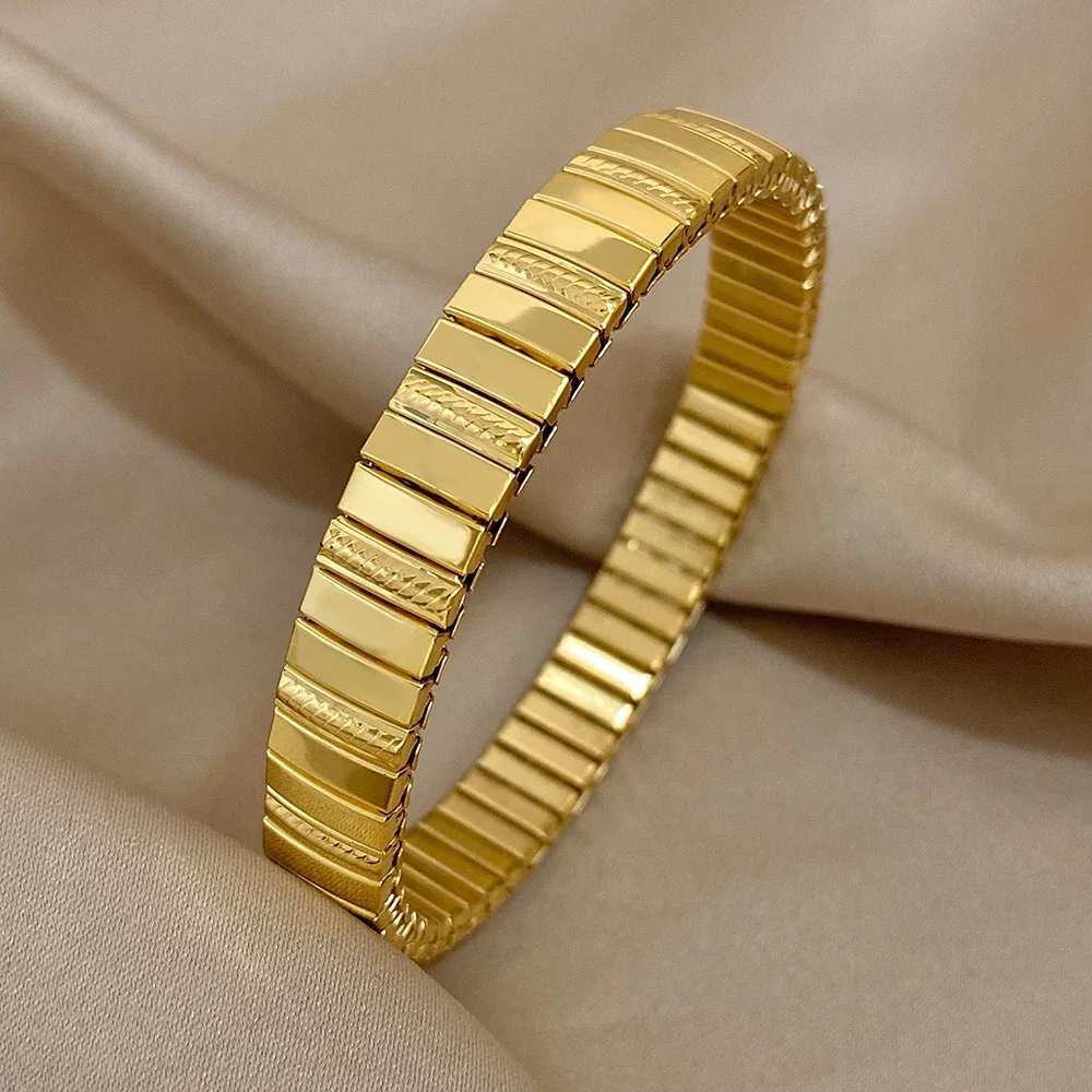 18k Gold Plated Waterproof Stainless Steel Heart & Flower Bangle Bracelet