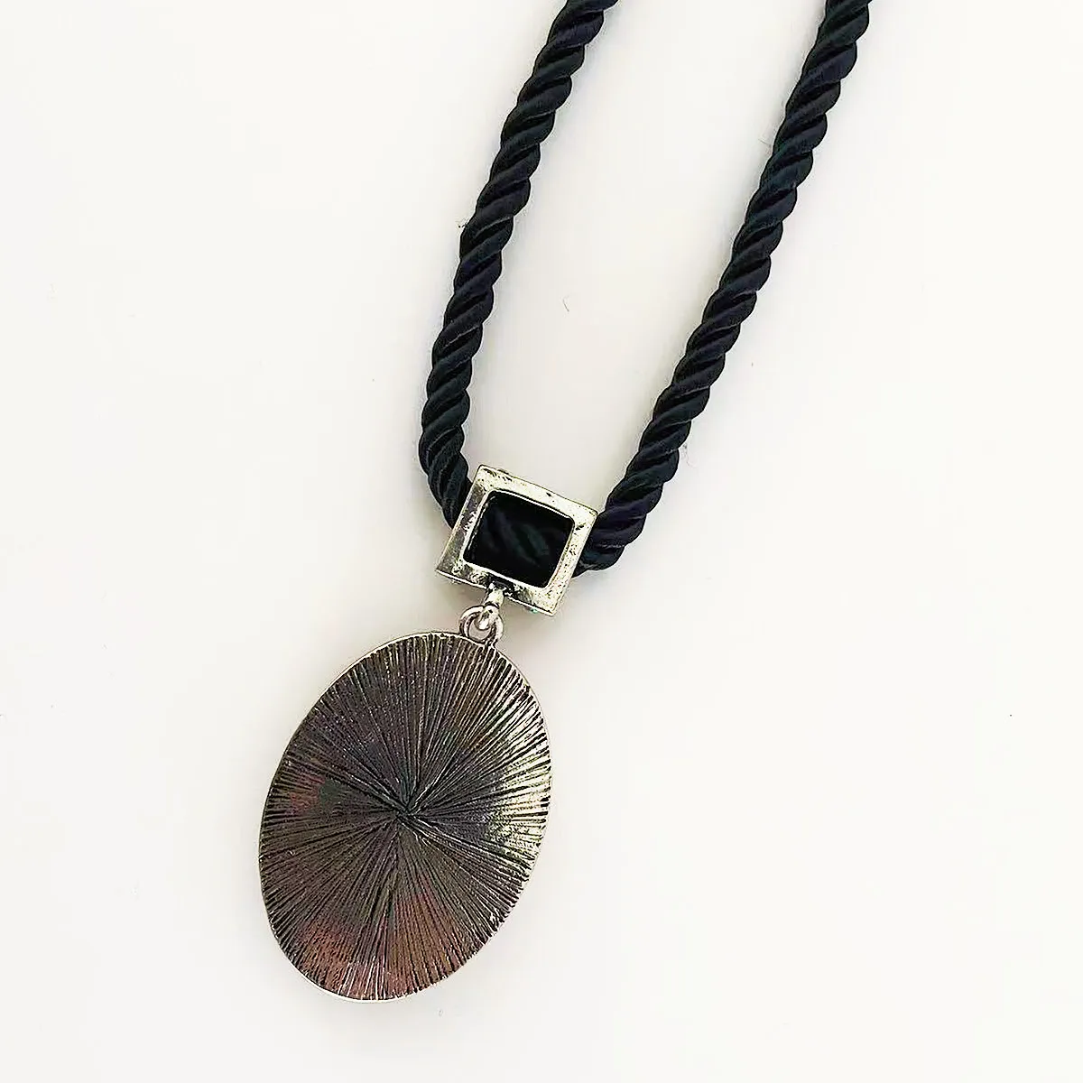 MITTO FASHION JEWELRIES AND HIGH-END ACCESSORIES  THE MERMAID GODDESS PENDANT SHORT ROPE VINTAGE WOMEN NECKLACE