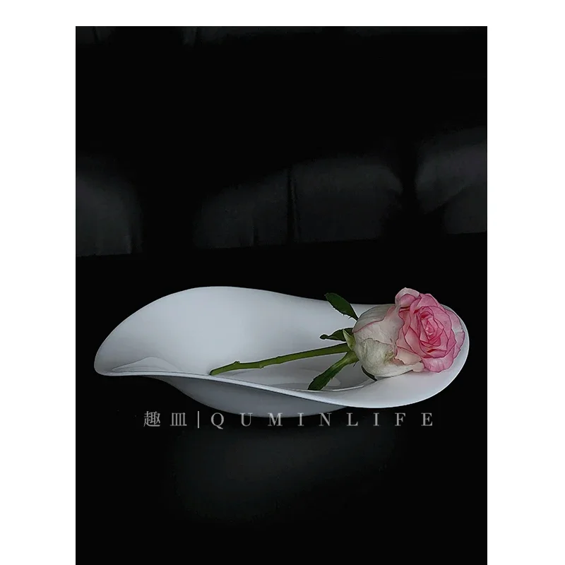 

Dining Plate Camellia Flower Bright Surface Texture Light Luxury Irregular New Product 2023 Korean Kitchen Simple