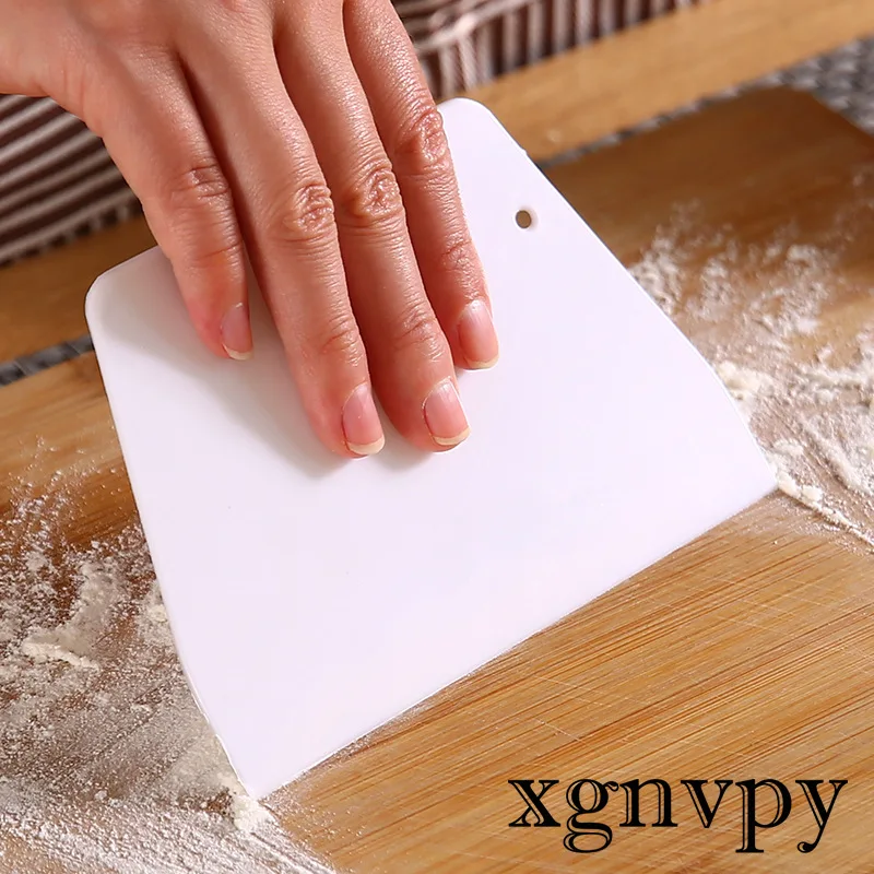 Curved Cream Spatula DIY Pastry Cutter Fondant Dough Scraper Cake Tool Baking Accessory 1Pc