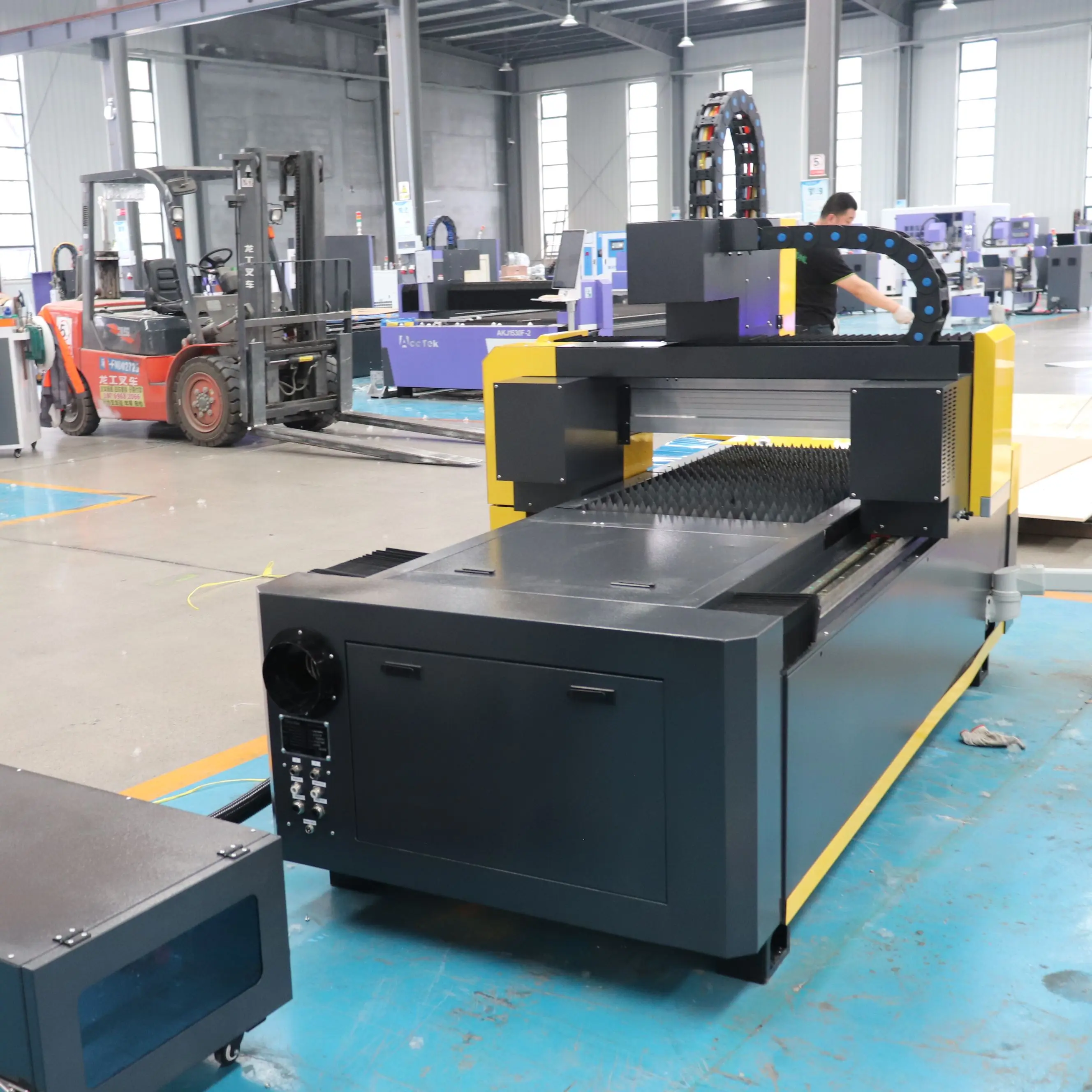 

6010 600*1000mm Small Size Mini Fiber Laser Cutting Machine for Metal Plate Sheet Power 1000W 1500W 2000W 3000W Customizable