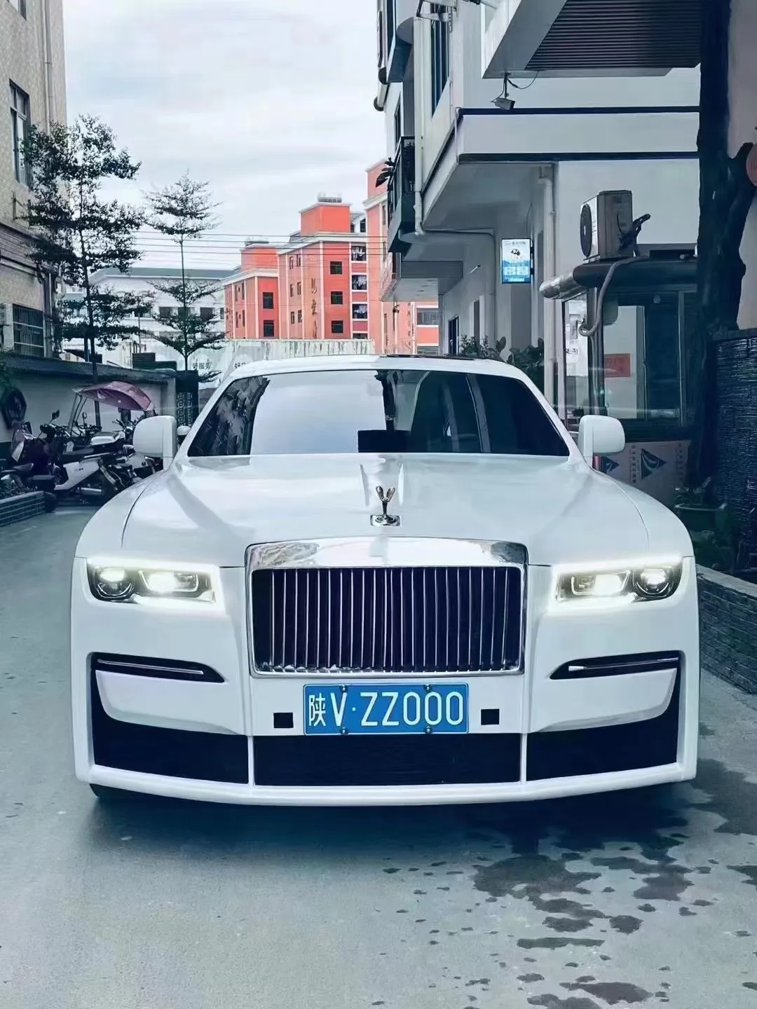 Modified Rolls Royce Phantom with 40k Wald Bodykit  YouTube