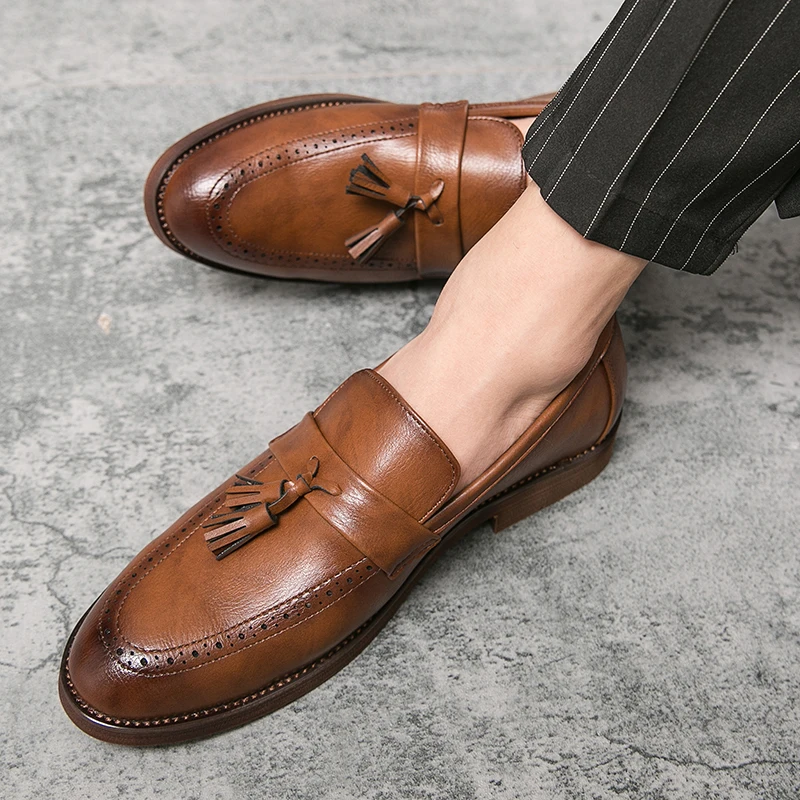 Men dress shoes Autumn Design Brand Classic Tassel Brogue slip on loafers Oxfords Hand stitch big size 38-47 flat leather shoes