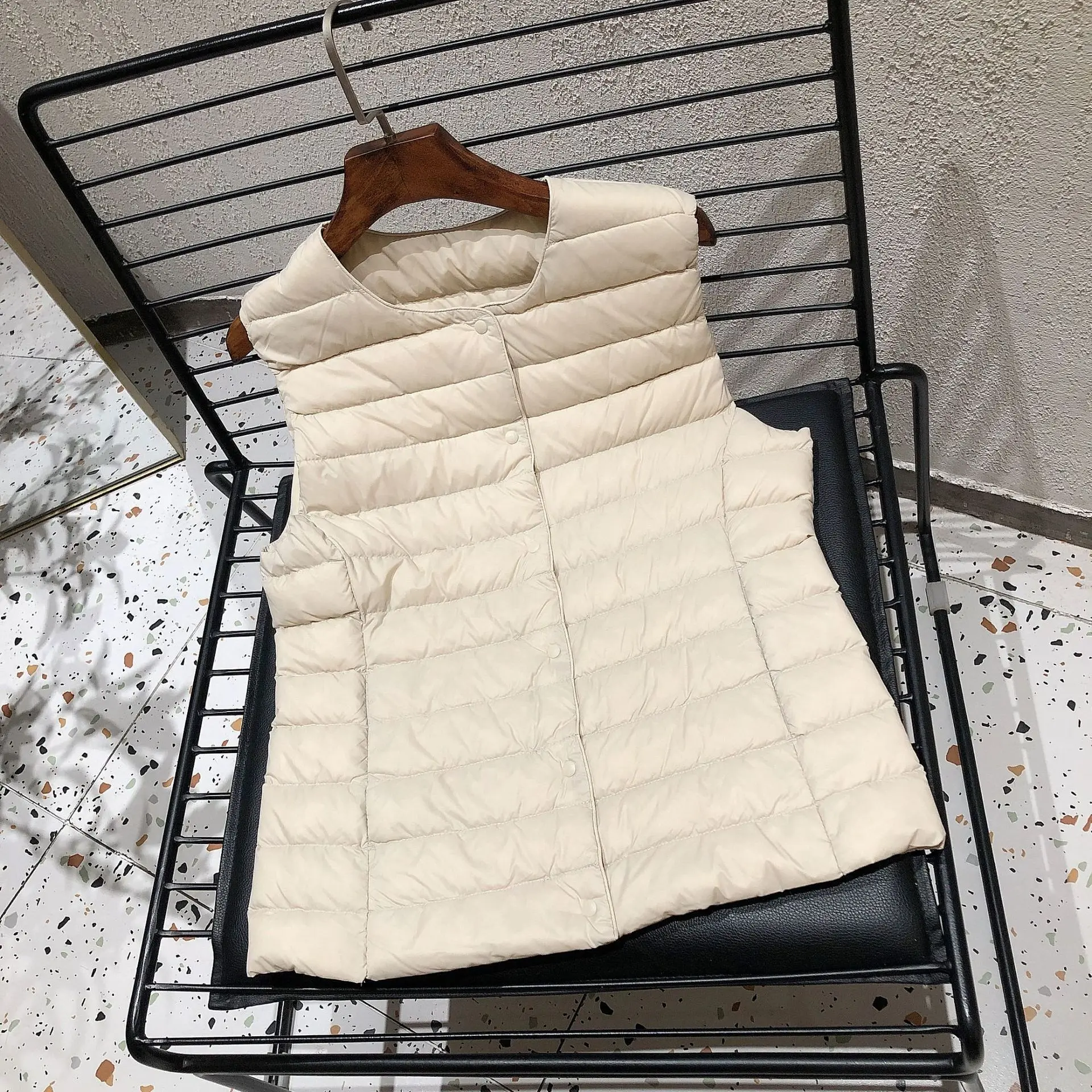 Women Spring Sleeveless Liner Duck Down Jacket 2023 New Autumn Winter Ultra Light 90% White Duck Down Female Vest Coats