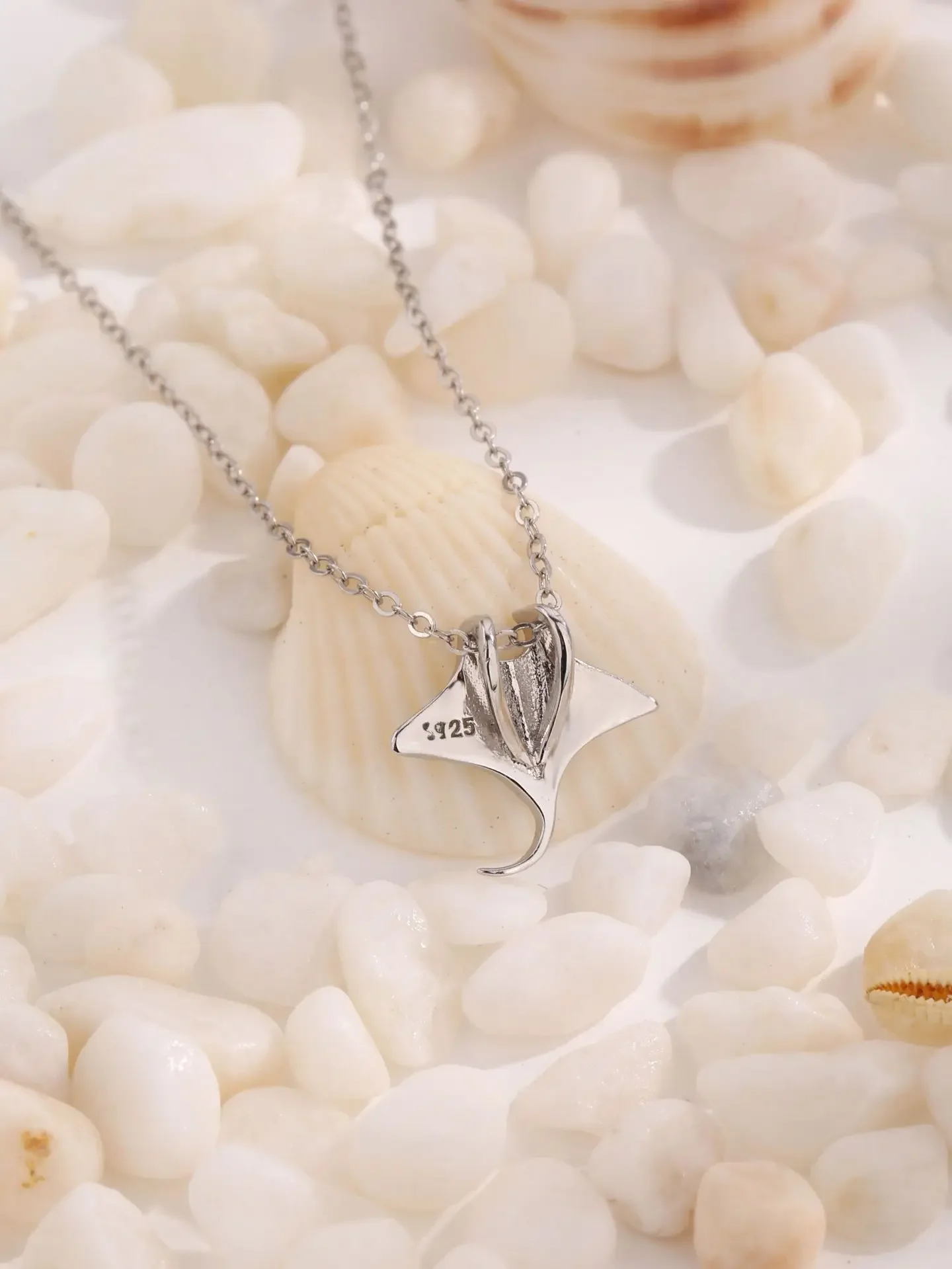 Hot selling s925 silver blue devil fish necklace in Europe and America, simple and fashionable personality for women