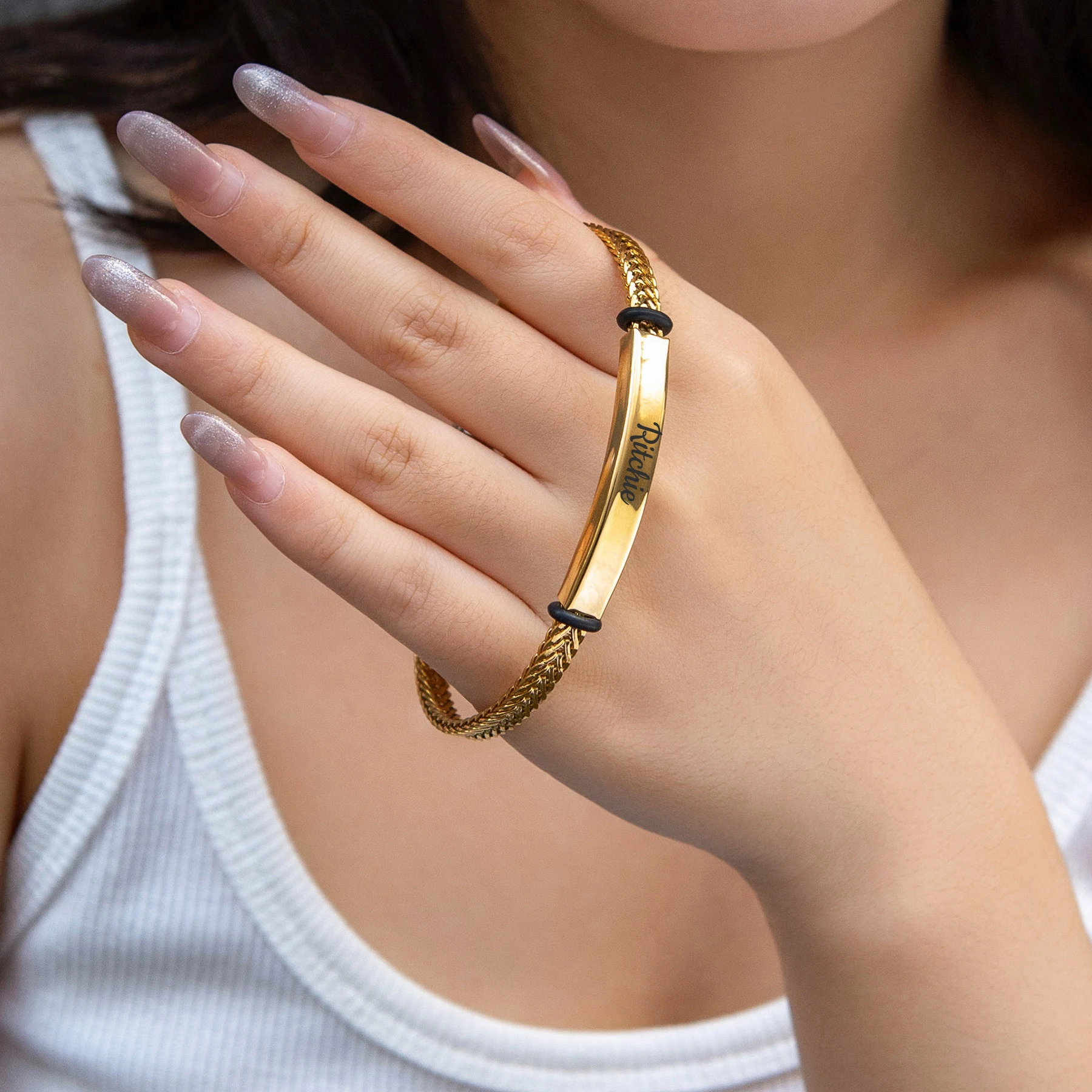 

High-End Stainless Steel Gold Color Chain Perforated Bending Custom Engraved Baby Name Bangle for Women Jewelry Personality Gift