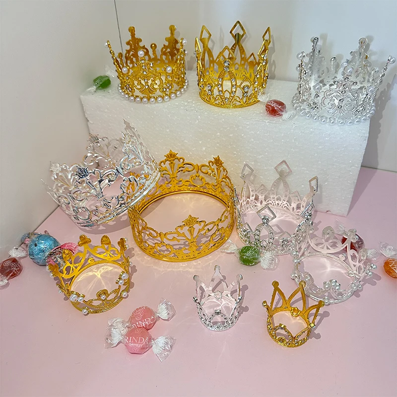 Kabwea 4 Pezzi Topper per Torta con Corona Dorata, Decorazioni per Torte da Regina e Principessa per Compleanni, Matrimoni e Feste, Corona Dorata, Coroncina, Decorazione Torta Corona