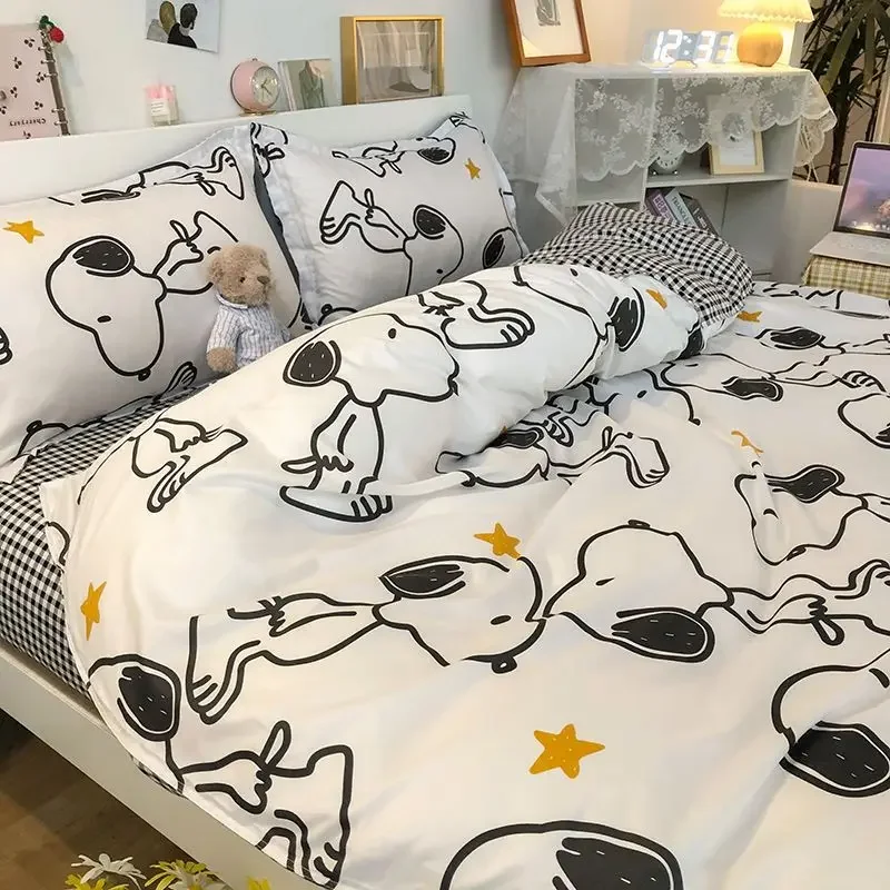 thumbnail image 1 of Lindo juego de cama de dibujos animados de Snoopy, funda de almohada para dormitorio de niñas y niños, funda de almohada para cama, edredón individual y doble para estudiantes, funda de edredón, 1 of 5