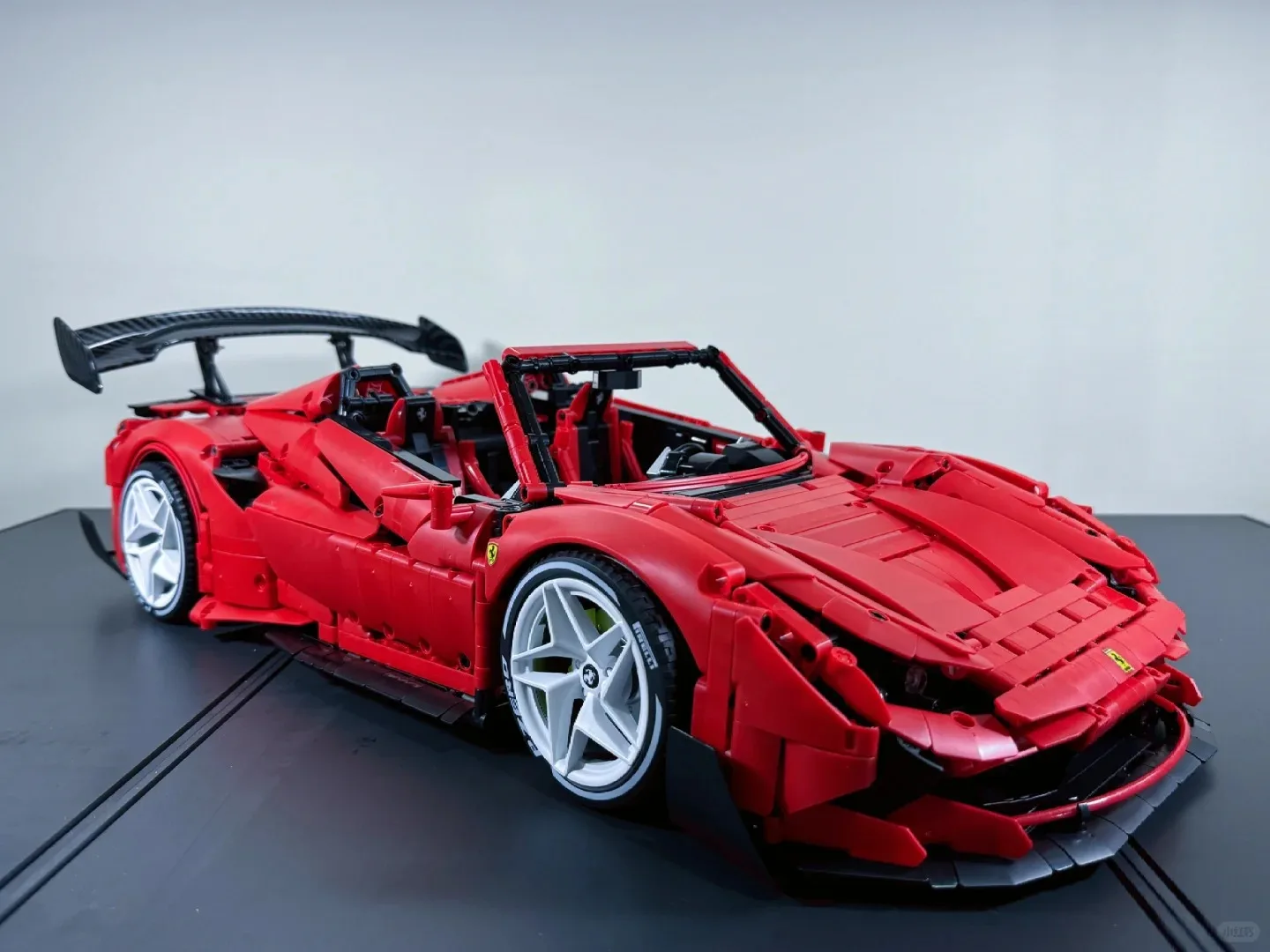 3781-teiliger Klemmbausteine Autos 1:8 F8 Supersportwagen Bausteine,Technische Ultimativer Sportwagen Modellbausatz, Sammler Statische Version Auto Bausteine Set Spielzeug für Jungen Erwachsene Sammlerstück Geschenke