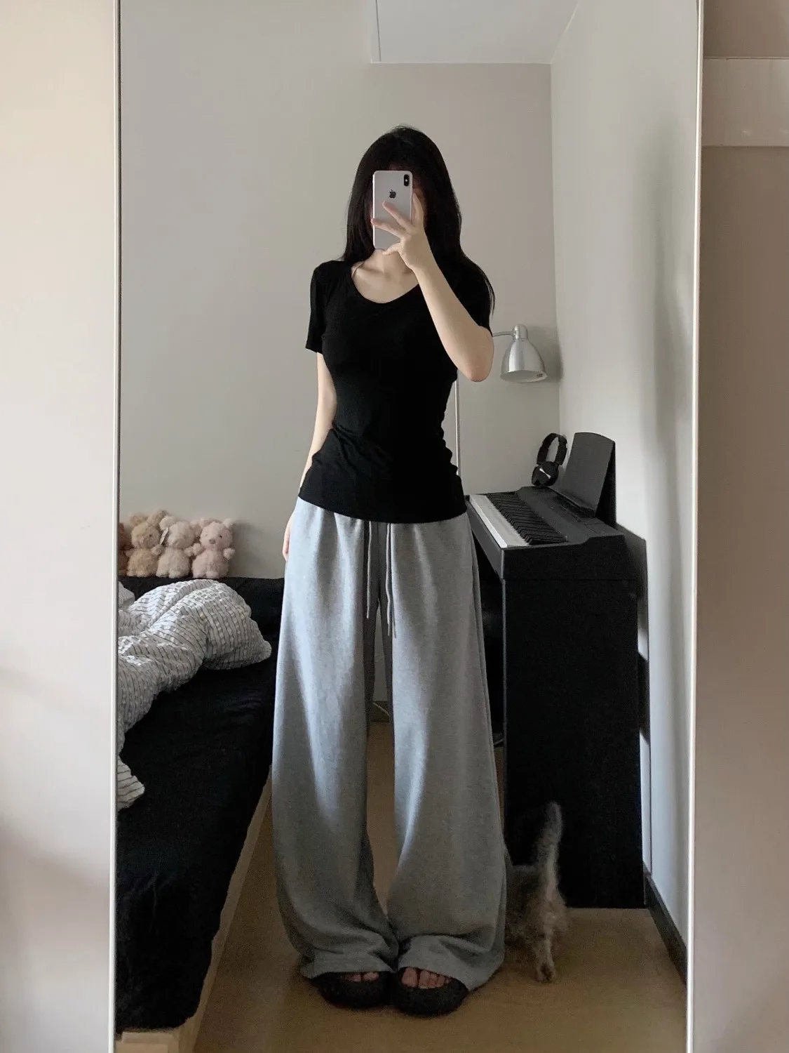 Description Picture 6 of itemDeeptown Grey Sweatpants Wide Leg Pants Women Casual Oversize Sports Trousers Korean Fashion Streetwear Vintage Straight Joggers