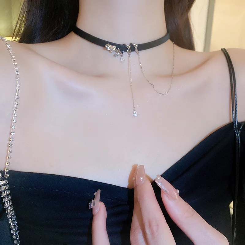 

Dark Style Leather Metal Rose Flower Branch Leaf Tassel Necklace European and American Choker Necklace Women