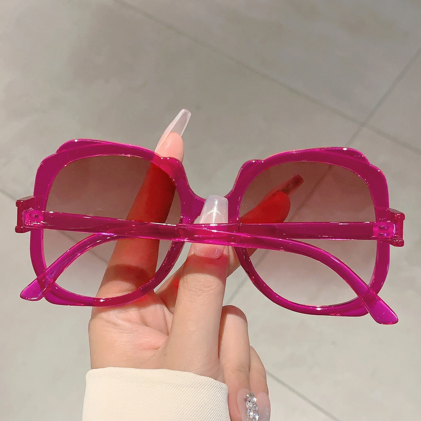 KAMMPT Mode Schmetterling Dekoration Damen Shades Multi Farbverlauf Designer Sonnenbrille Übergröße Trendige Marke Sonnenbrille – Detail 5