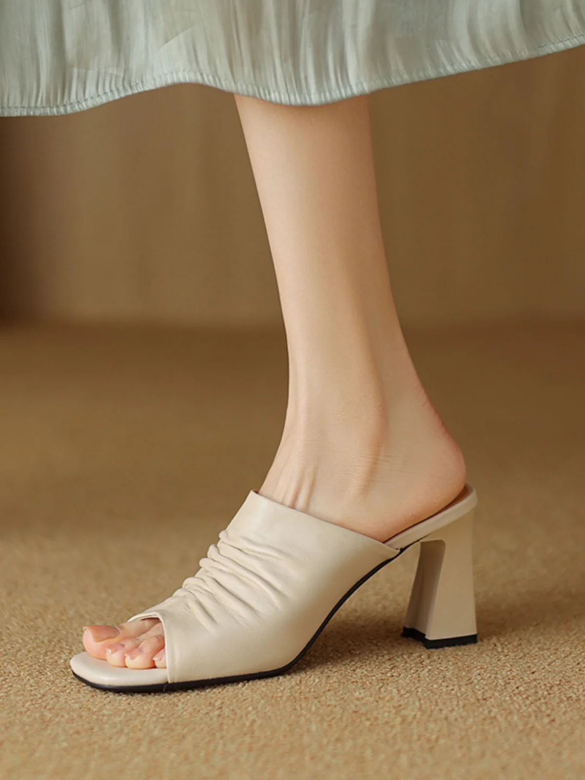 Soft sheepskin slippers, fashionable and versatile thick heeled women's sandals for external wear