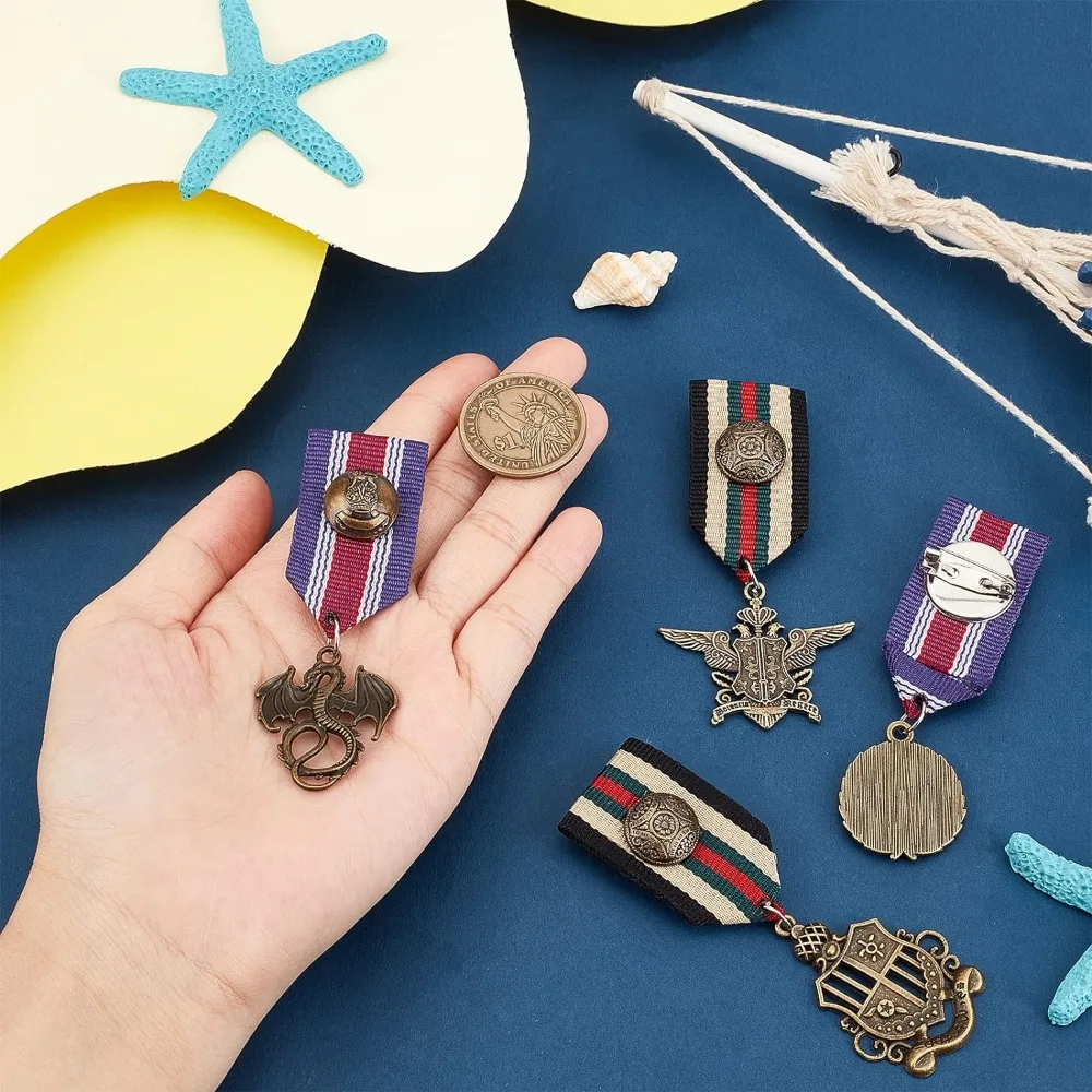 4 Pcs Costume Military Badge Medal, 4 Style Military Hero Combat Medals Brooch Navy Badge Patriot Brooch Pin Stripe