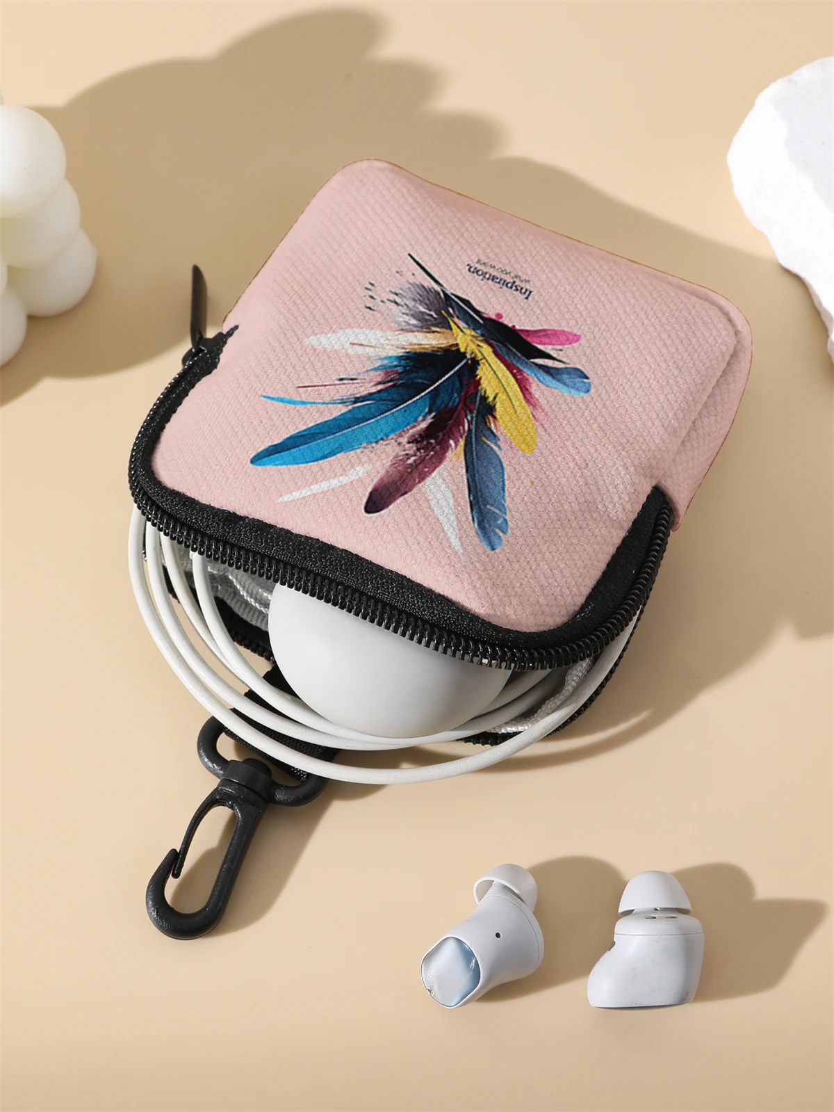 Feather patterned large capacity coin wallets, digital printed wallets, and storage bags are ideal choices for gift giving