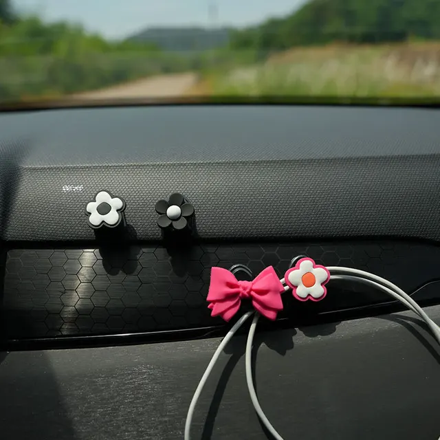 귀여운 만화 캐릭터 디자인과 실용적인 기능을 갖춘 WINGTKP 자동차 장식 후크