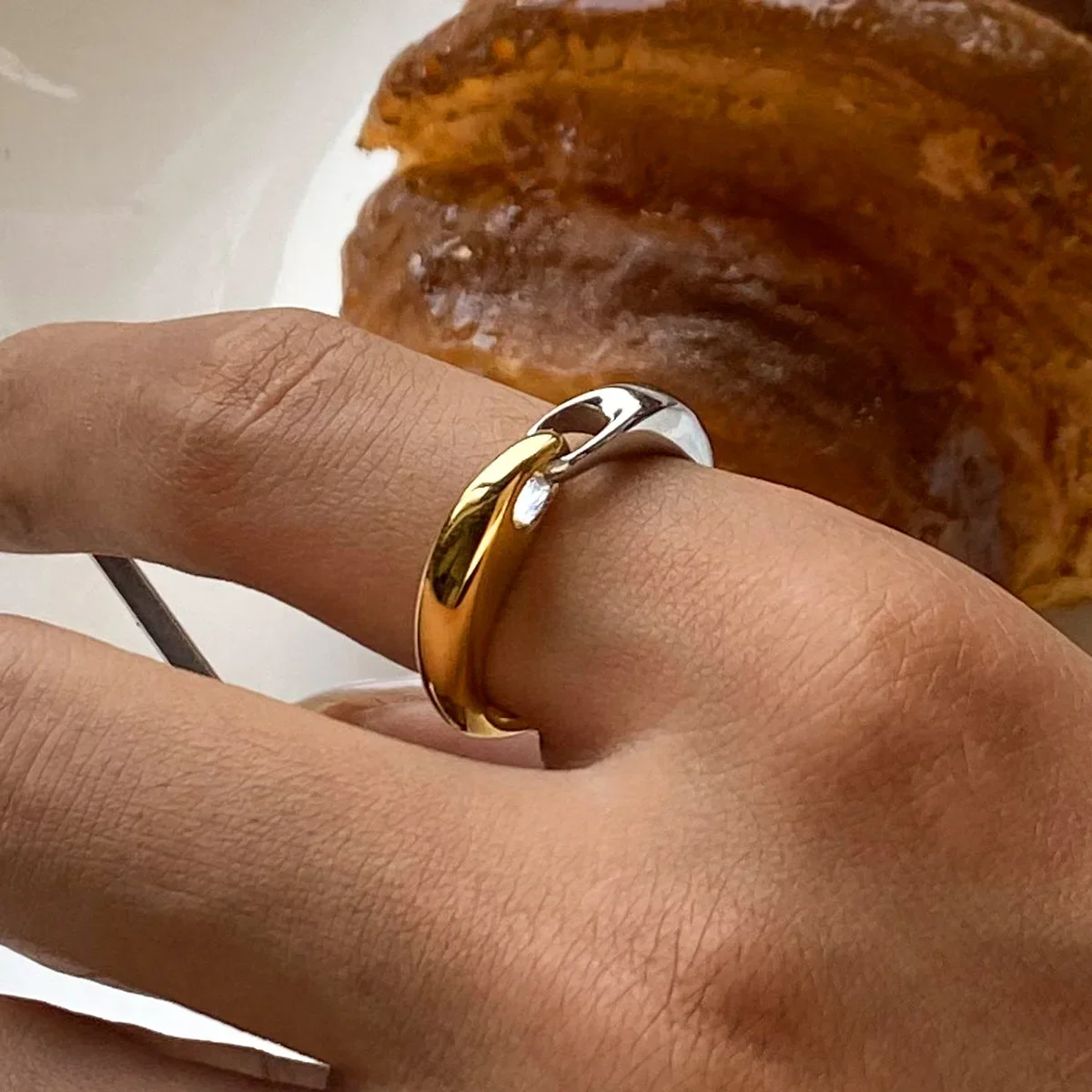 Waterproof Mini Polycyclic C Shape Hoop Earrings for Women Anti Allergic Metal Mix Color Rings Wedding Jewelry Retro Accessories