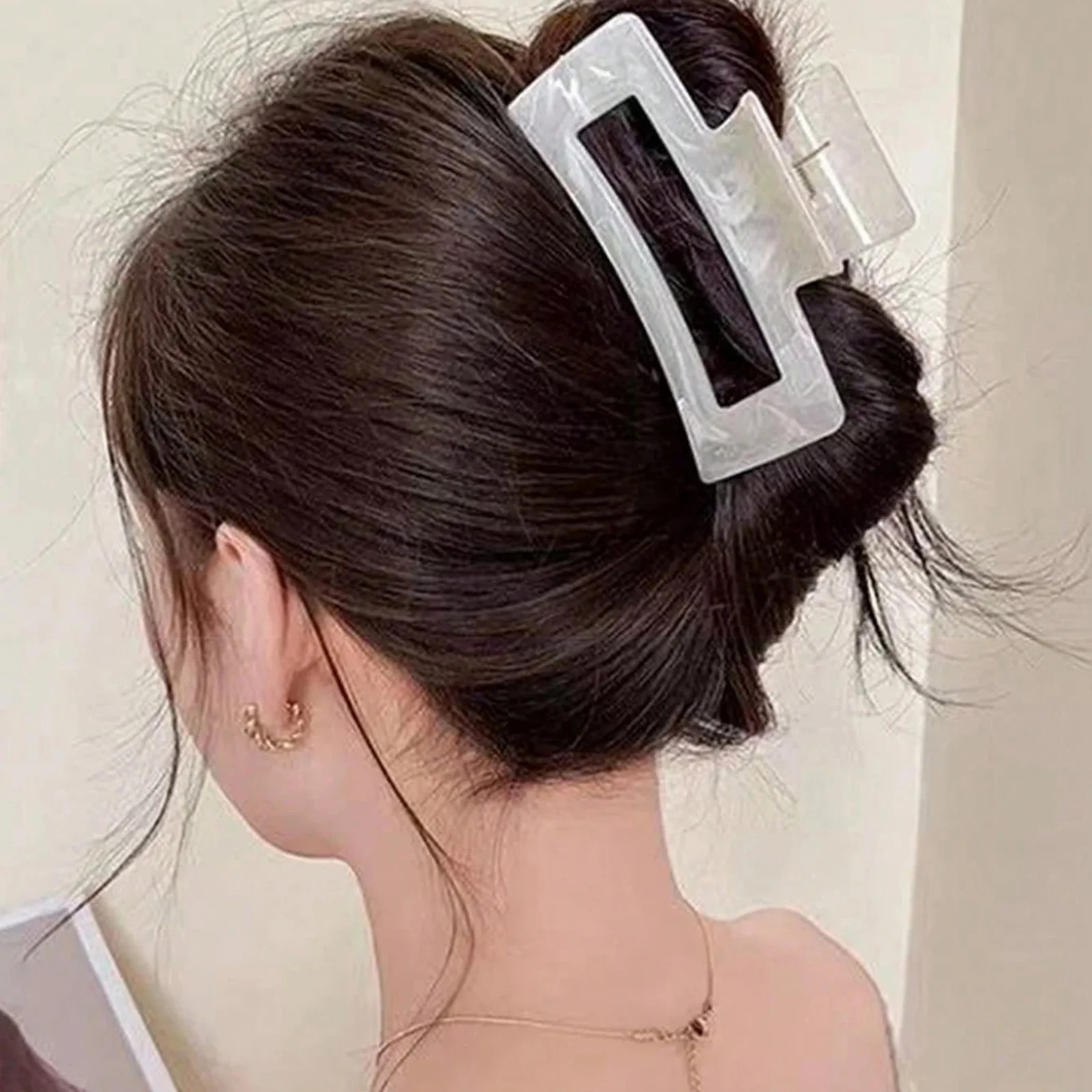 1PC Stylish Translucent Hair Claw Clips Set， Ideal for Securing Thick Hair, Chic Hair Accessories for Women