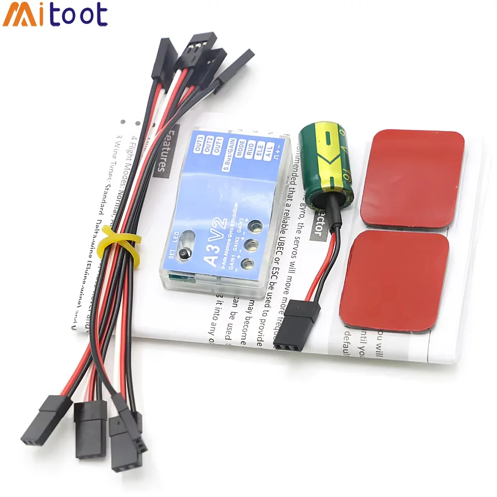 Lot de 5 stabilisateurs pour drone avec caméra alignés, contrôle de sensibilité et modes de vol indiqués.