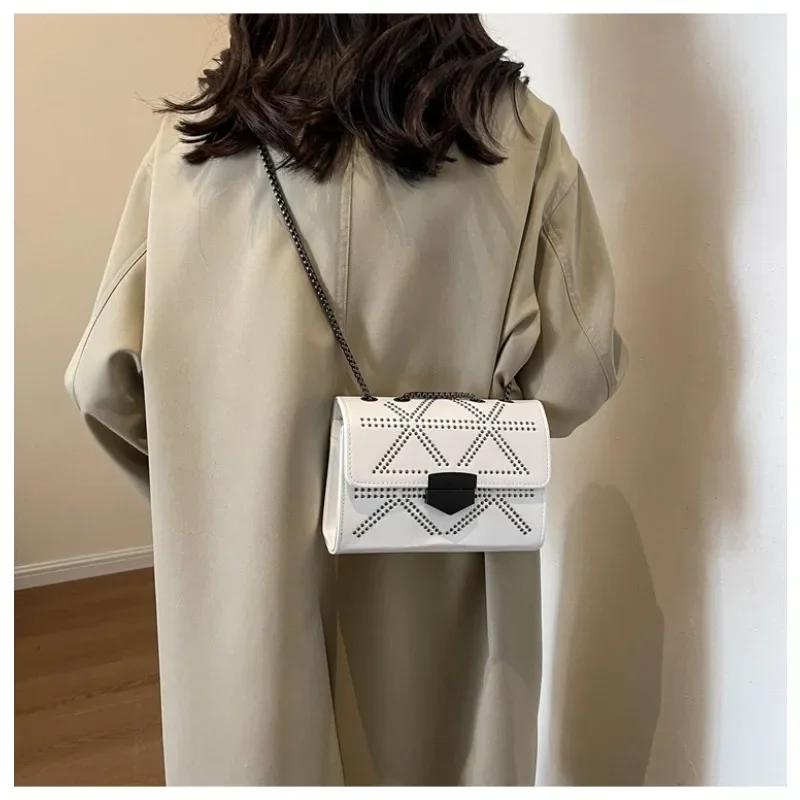 B Rivet Diamond Chain Simple Crossbody Bag New Winter Solid Color Shoulder Bag Trend Casual Sense Lock Slung Small Shoulder Bag