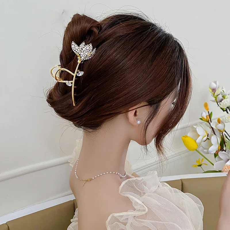 

2022 New Lotus Pearl Metal Hair Claws for Women Shark Clip Korean Elegant Metal Hair Clips Trendy Hair Accessories headdress