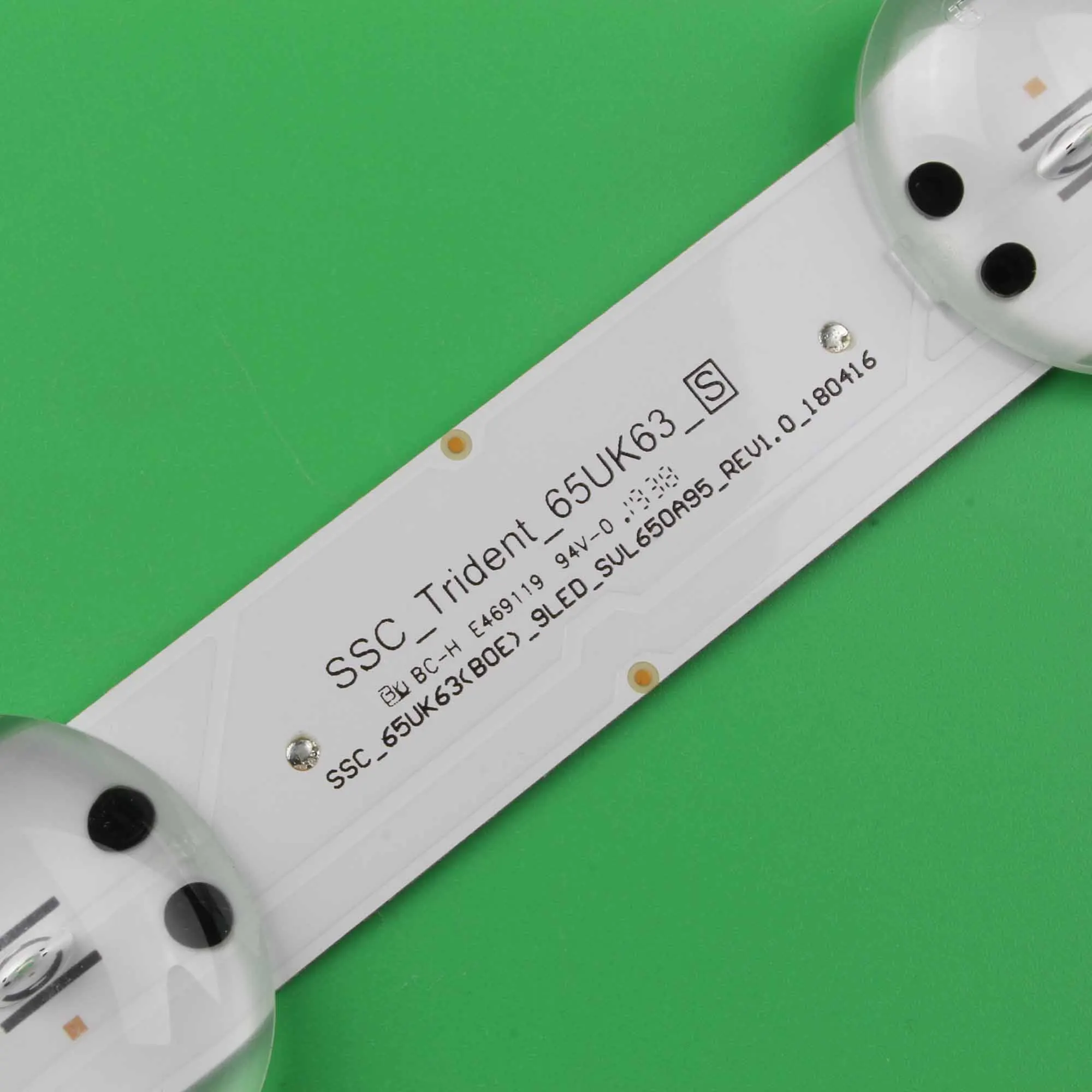 KIT LED (3 PCS) - SSC_55UK63_8LED - Pour TV LG 55UM7000 EUR 89,00 - FR
