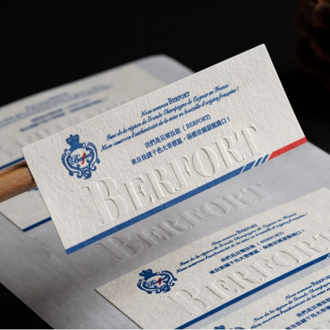 Etichette adesive adesive in carta con Texture speciale in rilievo personalizzate Logo in piedi etichette decorative per regali di carta di lusso - immagine 3