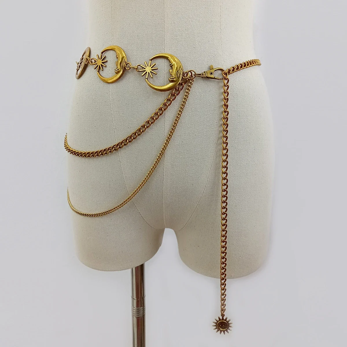 Mode Vintage Gold Kette Gürtel Weibliche Goth Mond Metall Designer Gürtel Für Frauen Hohe Qualität Weibliche Taille Quaste Goth Kleid Cors