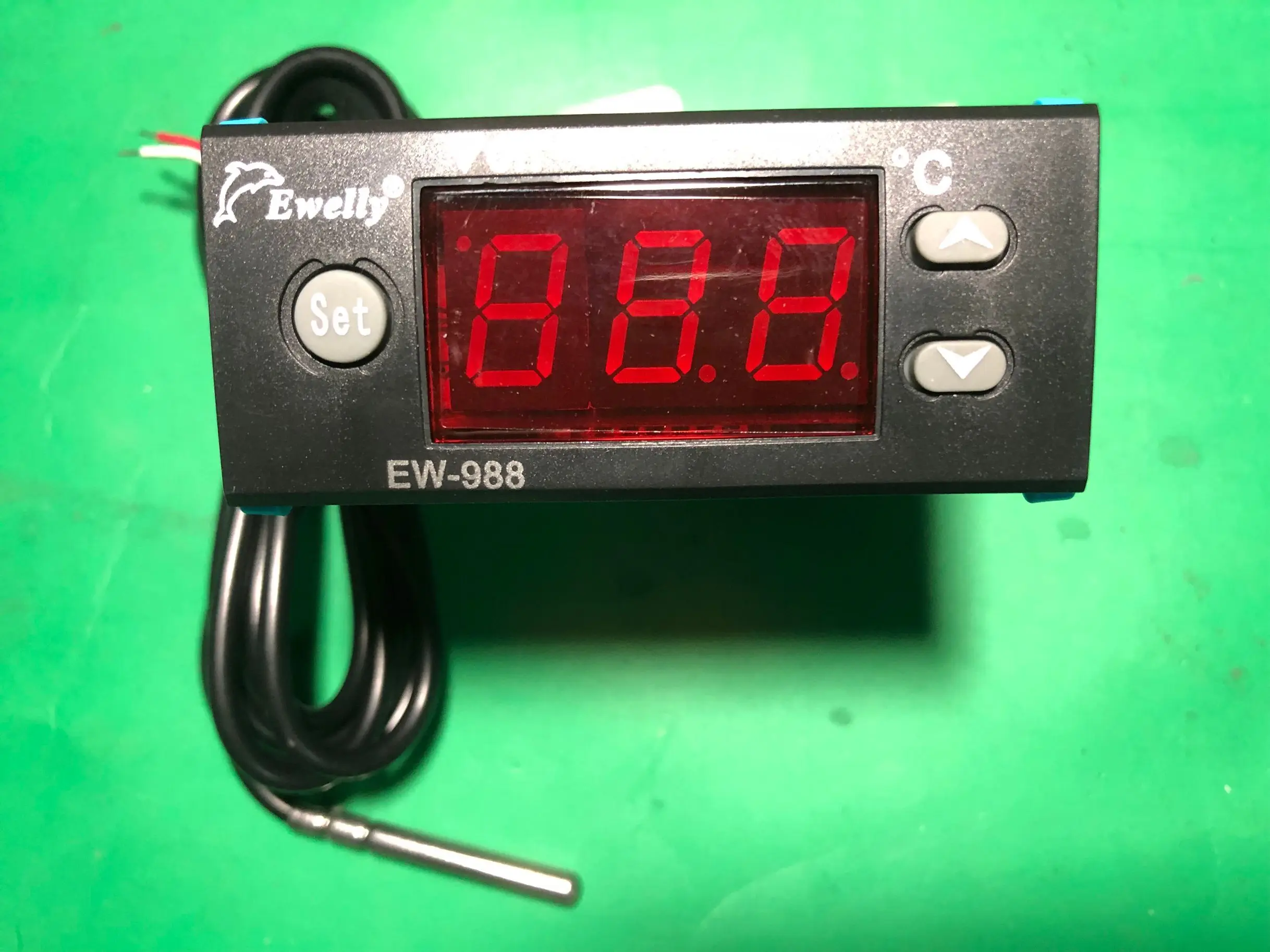 

EWELLY, электронный регулятор температуры Φ 988S