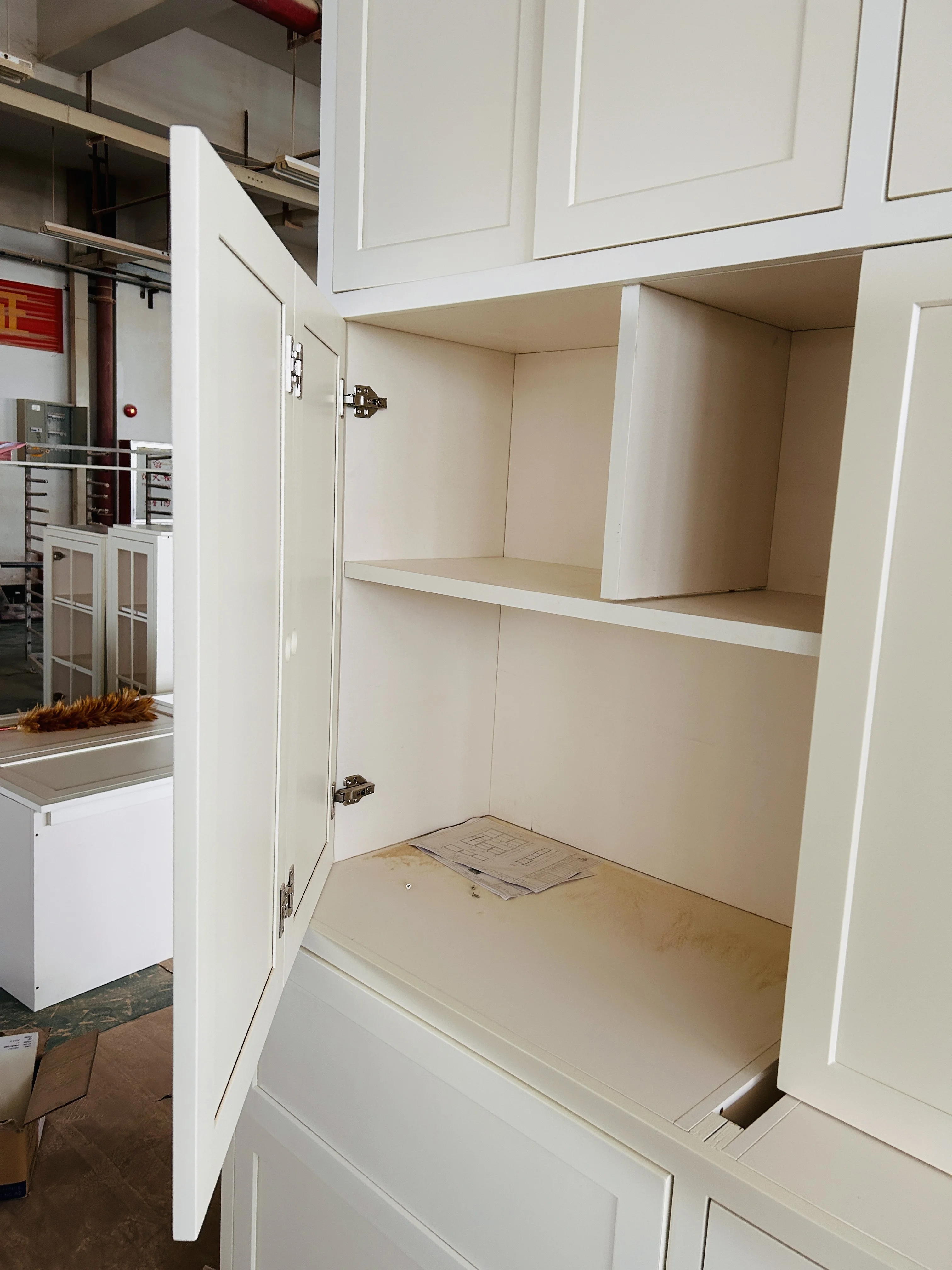 Kitchen Furniture Customized White Shaker Style Solid Wood Kitchen Cabinet 2