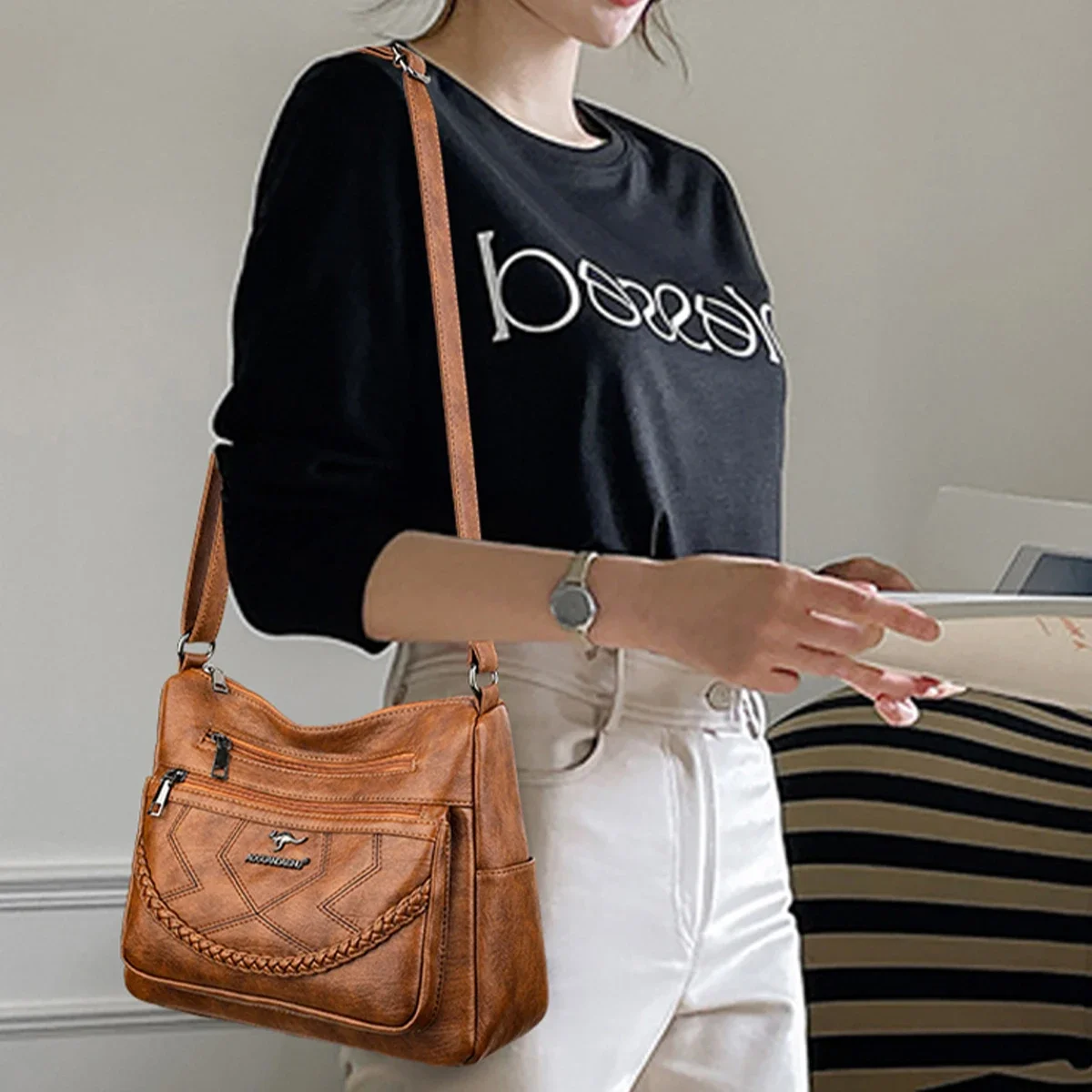 حقيبة كتف نسائية كلاسيكية مطرزة، مصنوعة من البولي...