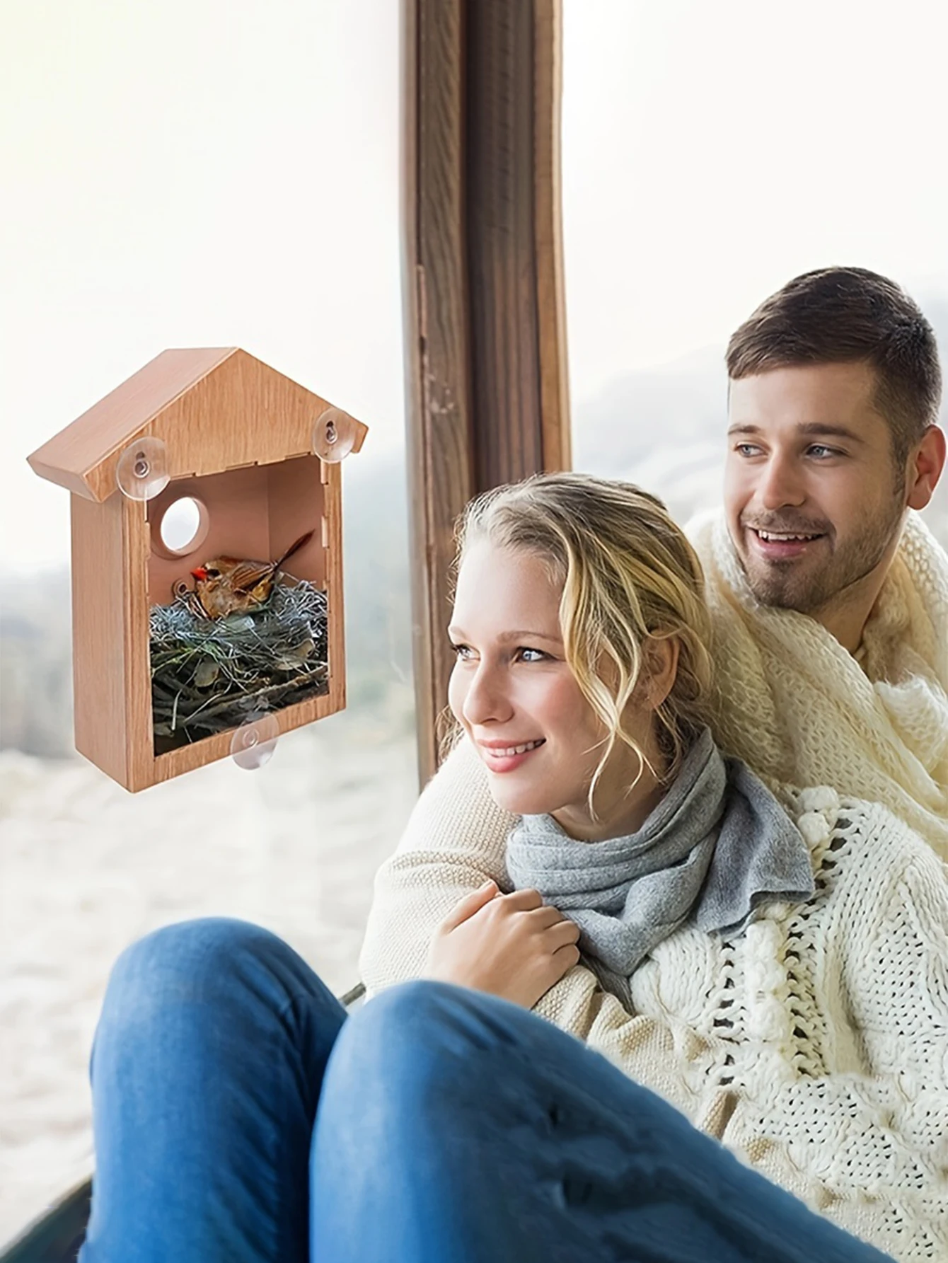 New plastic-made birdhouse bird feeder bird nest simulates the life of birds in natural ecosystems