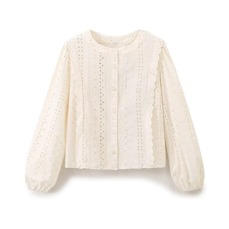 

Женская летняя блузка с вышивкой и круглым вырезом