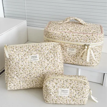 Borsa per cosmetici con stampa floreale da donna vintage Borsa da viaggio Orgainzer Borsa per trucco Borsa trapuntata di grande capacità per regalo 1