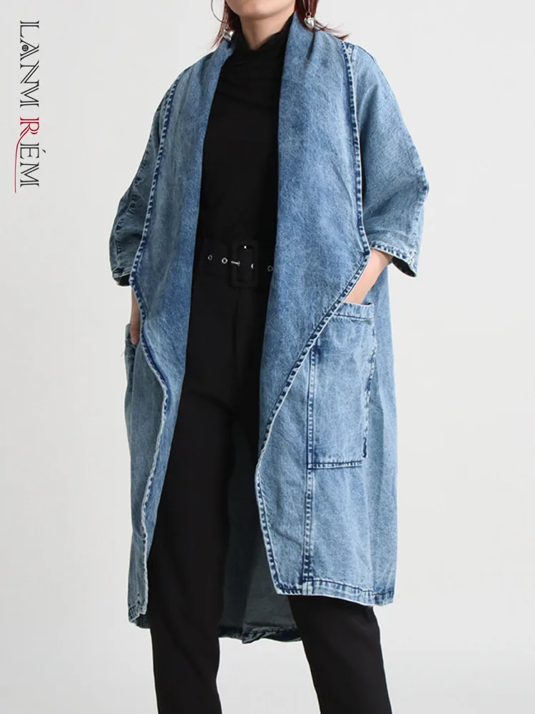 

[LANMREM] Blue Loose Casual Denim Trench Women's Lapel Long Sleeve Patchwork Pocket Windbreaker Fashion 2024 Spring New 26D8353