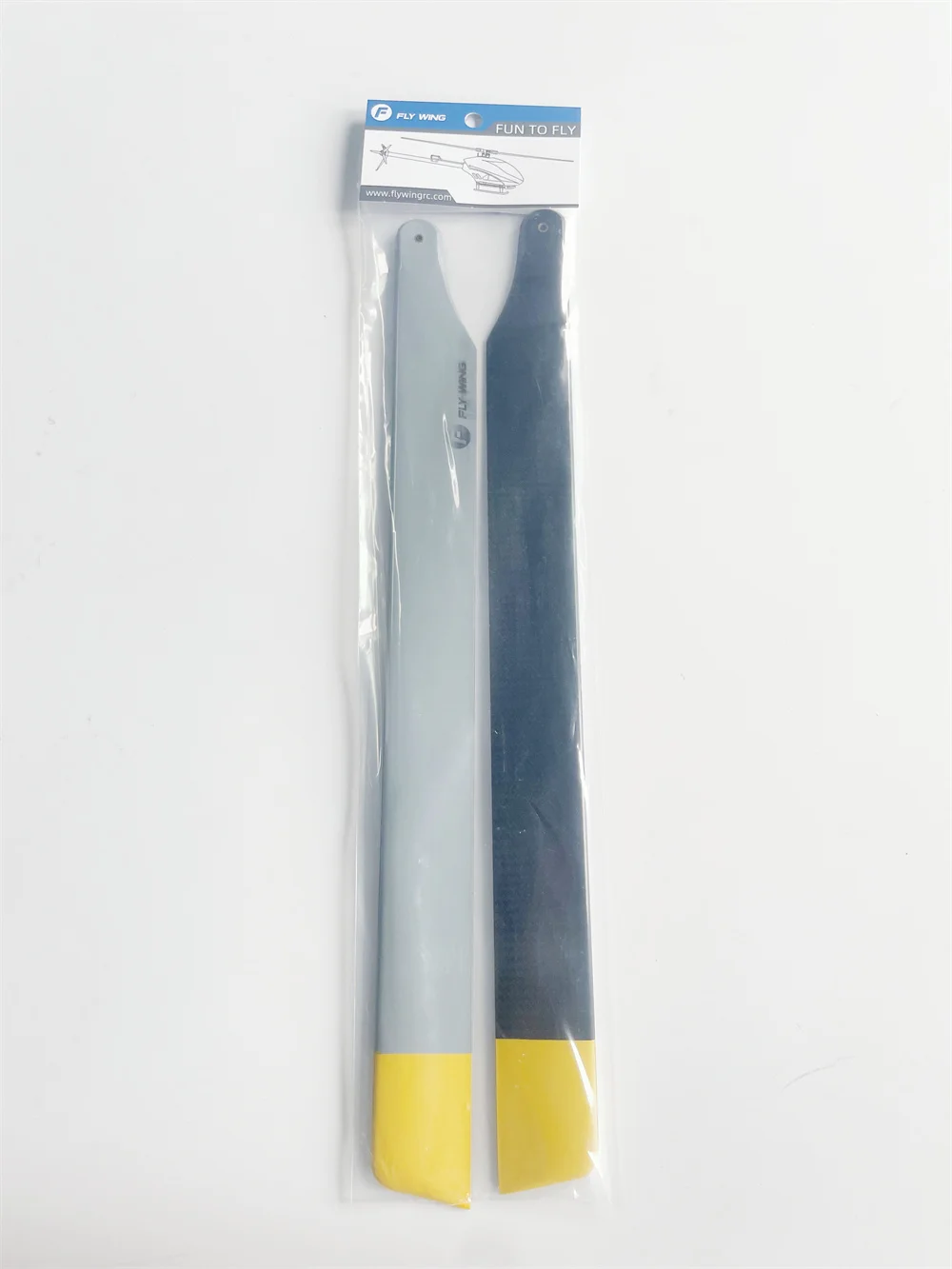 Stabilisateur horizontal avec tige métallique, pièce du lot pour hélicoptère RC compatible multi-modèles.