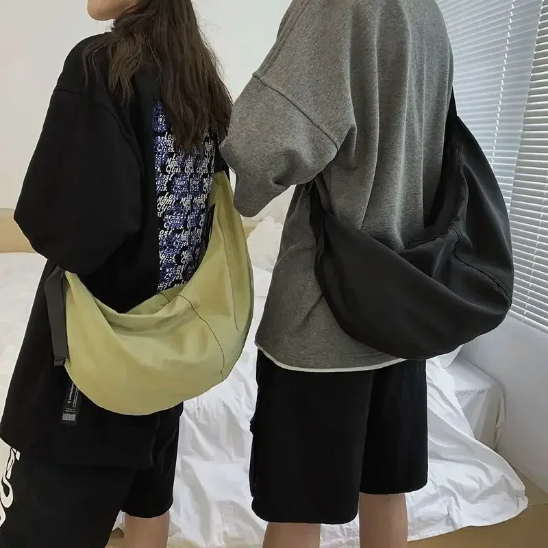 Borse a tracolla da uomo tinta unita di grande capacità Hobos unisex Harajuku stile giapponese borsa da viaggio impermeabile in nylon con cerniera - immagine 2