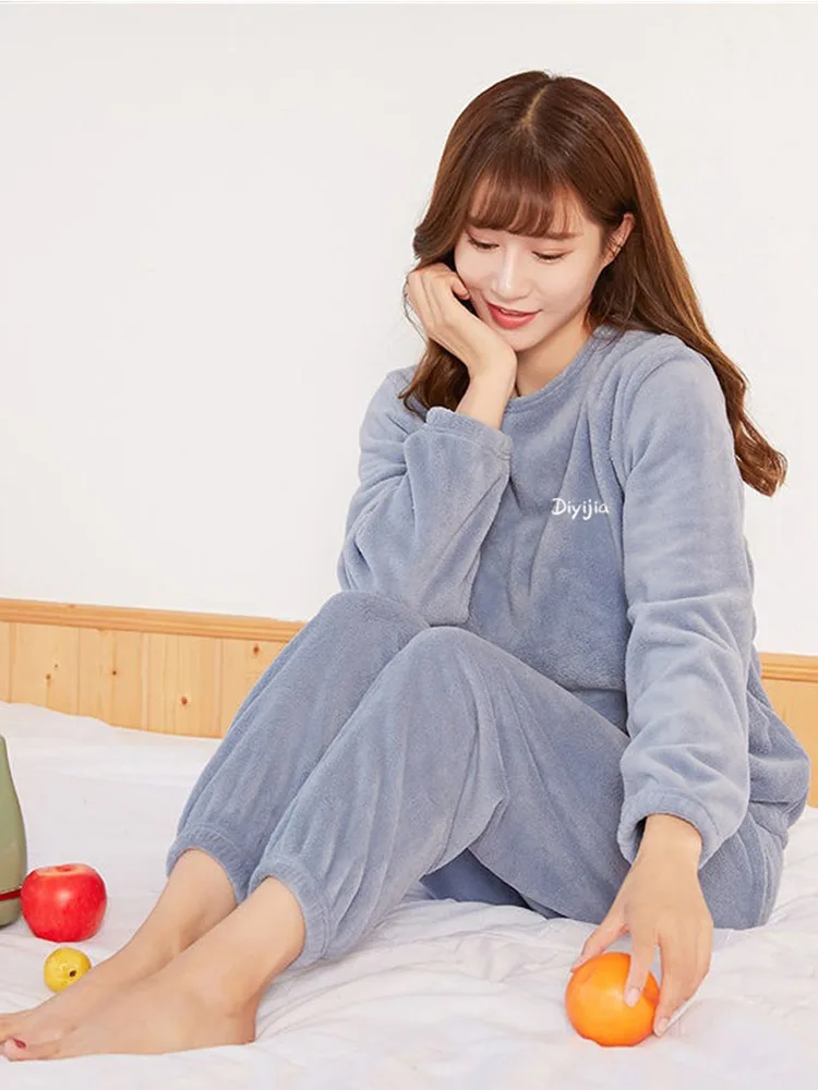 Women Velvet Pajama Set Loose Top And Elastic Waist Pants Home Casual Warm Woolen Suit Women 2025 Autumn Winter