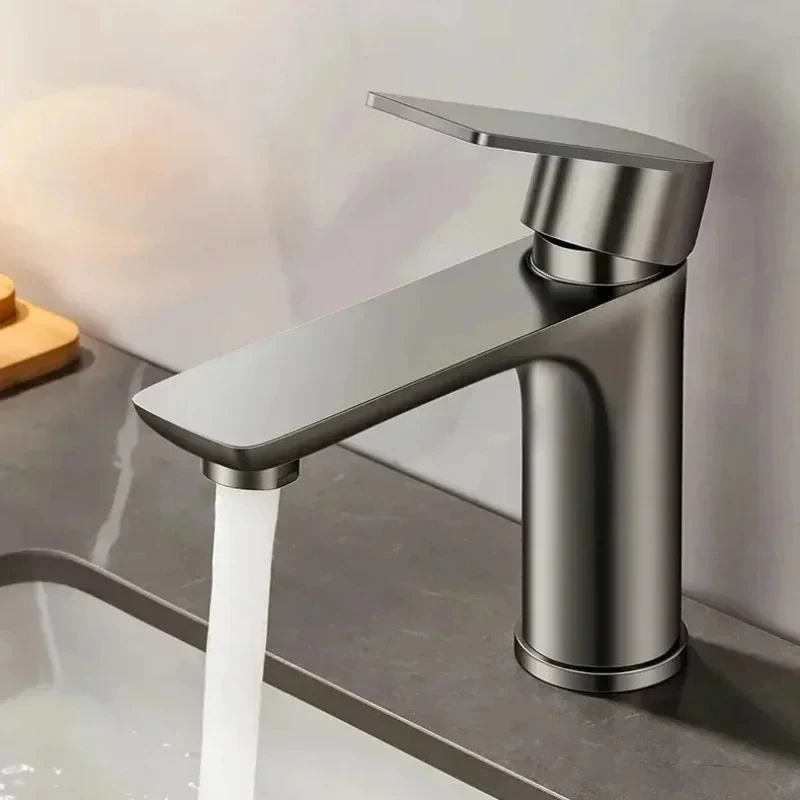 304 Stainless Steel Bathroom Faucet Simple Design Bathroom Sink Faucet Hot and Cold Water Outlet Kitchen Faucet