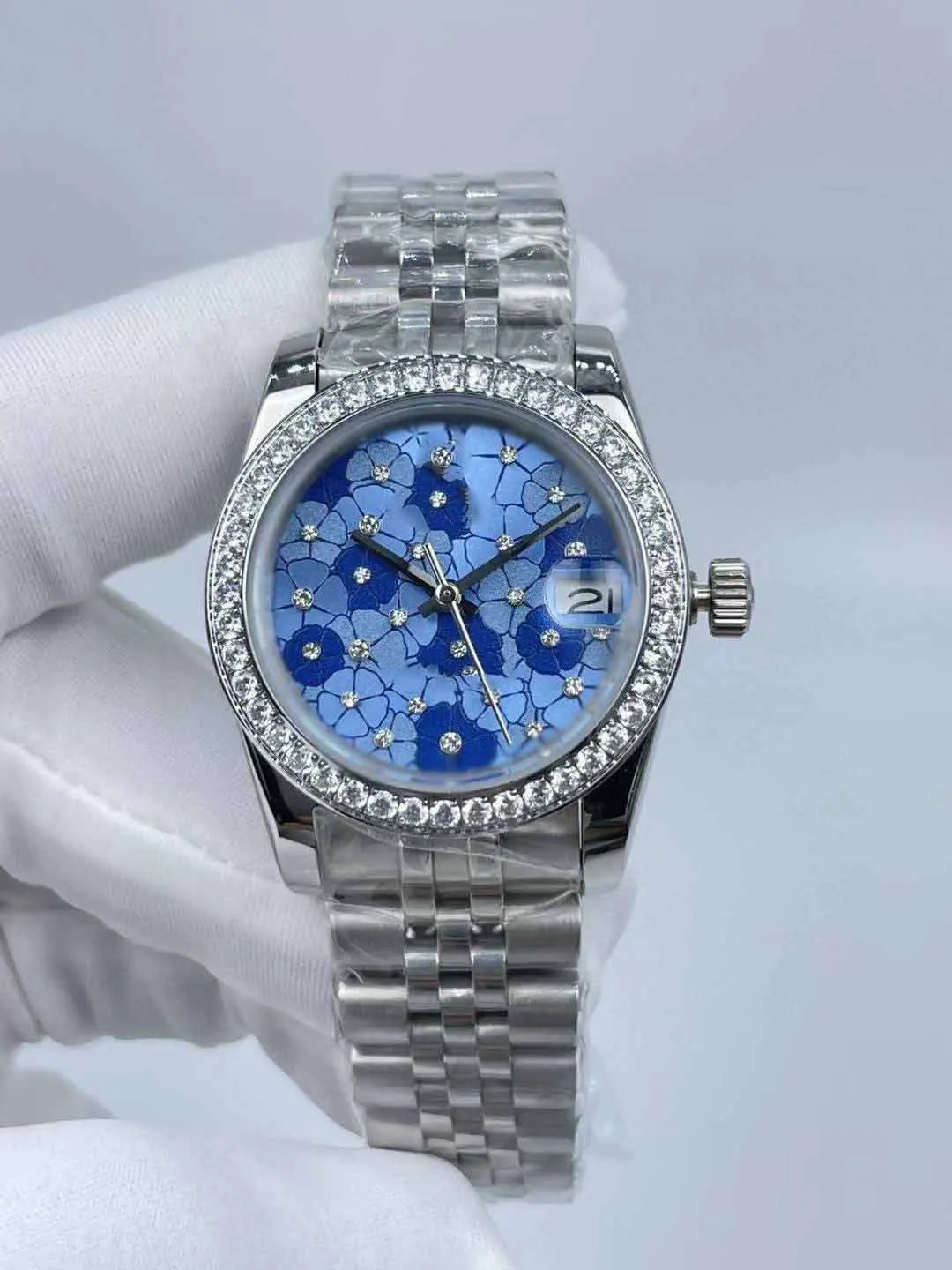 Diamond Flower Waterproof Watch for Women - 31mm, Calendar Window, Precision, and Exquisite