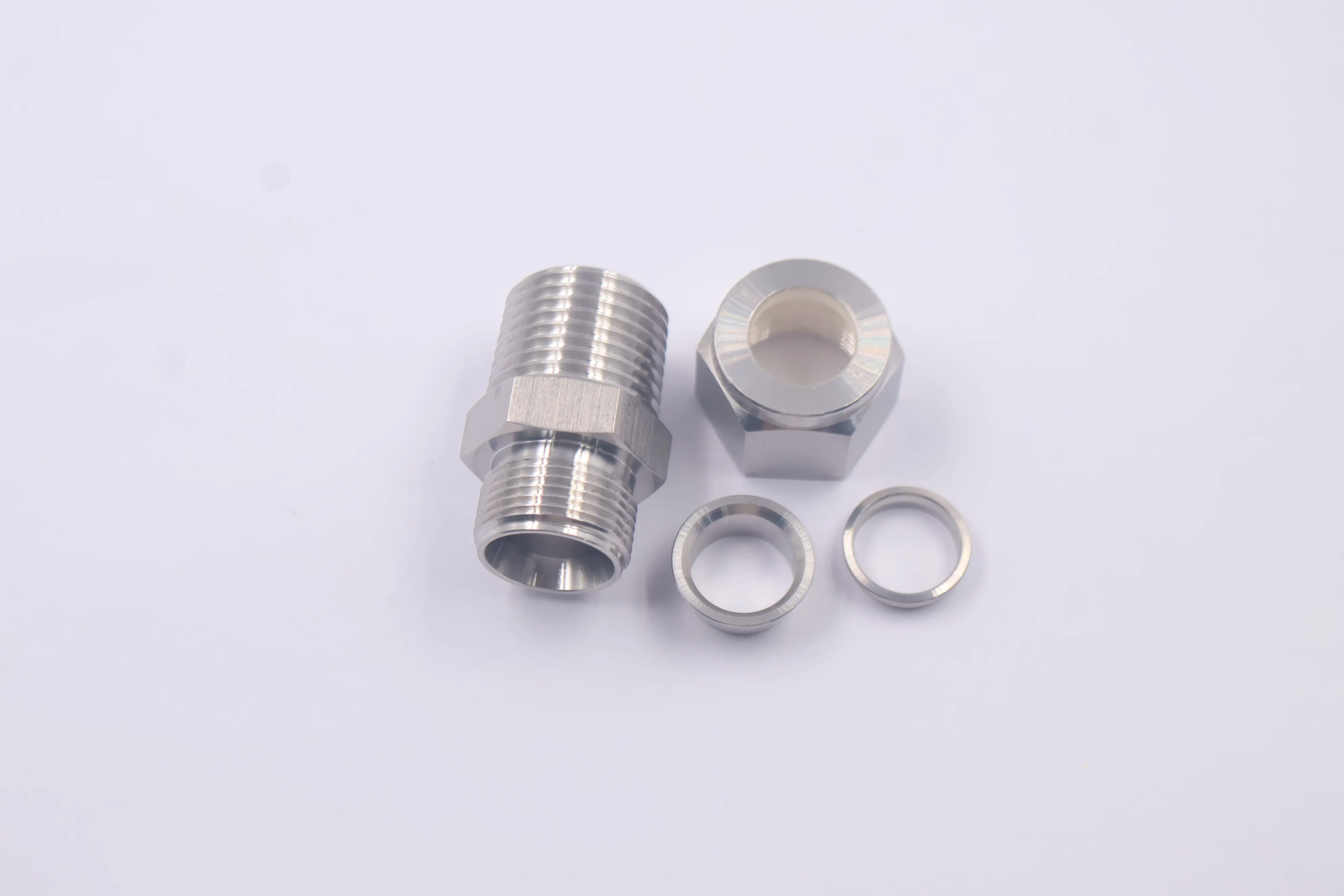 SS-810-1-8RTBT, Tube Fitting, Bored-Through Male Connector, 1/2 in. Tube OD x 1/2 in. Male ISO Tapered Thread