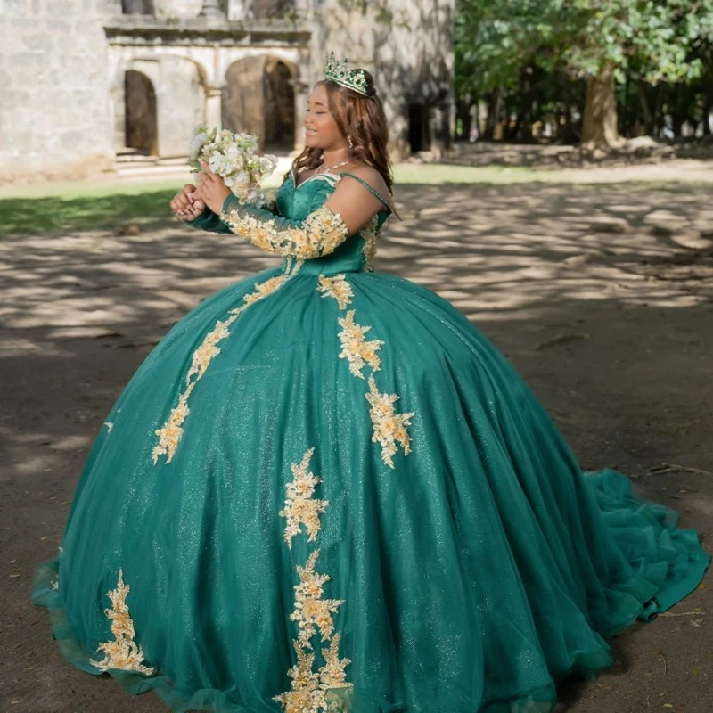 

Green Off The Shoulder Princess Quinceanera Dresses Luxury Sparkly Gold Applique Beads Tull Lace-up Corset Vestidos de 15 años