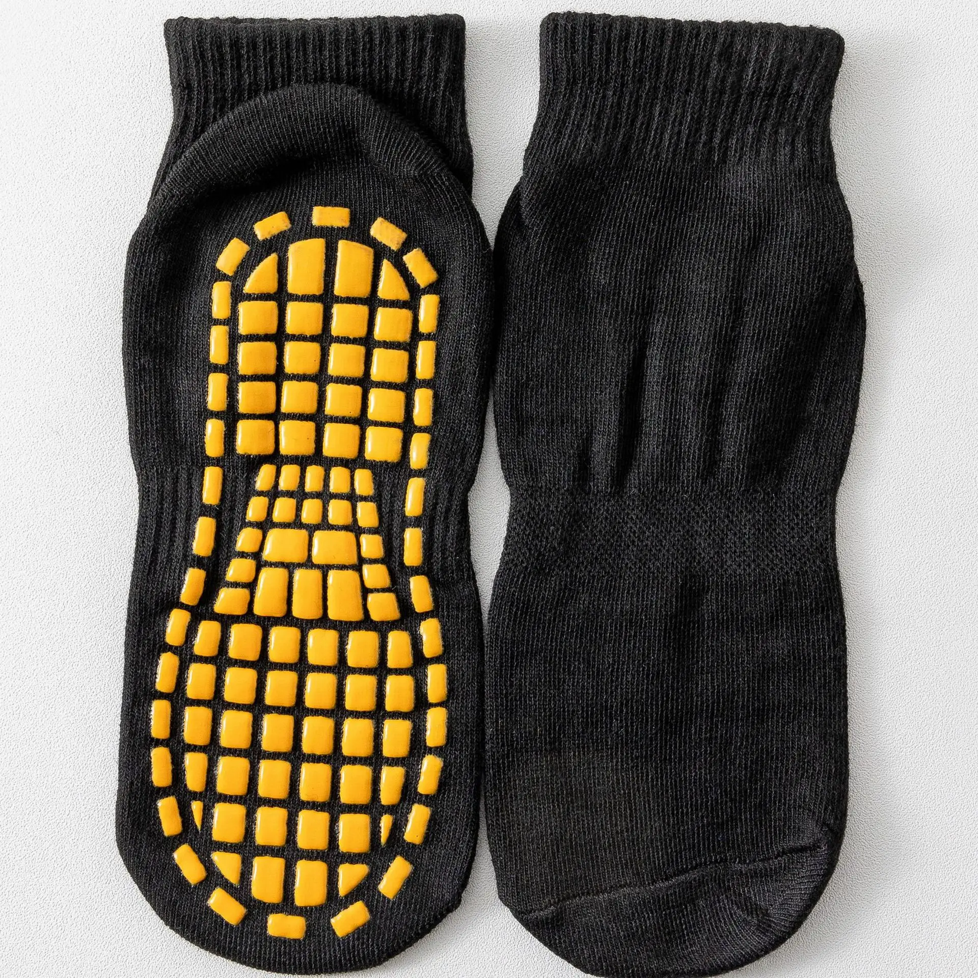 Рисунок 3 - Носки хлопковые нескользящие для детей и взрослых