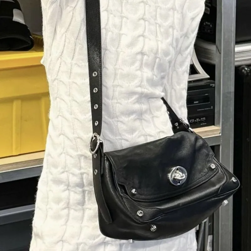 Hot Girl Rivet Tote Bag Women Planet Logo Stitching Large Capacity Shoulder Bags Ladies Sweet Cool Trendy Crossbody Underarm Bag