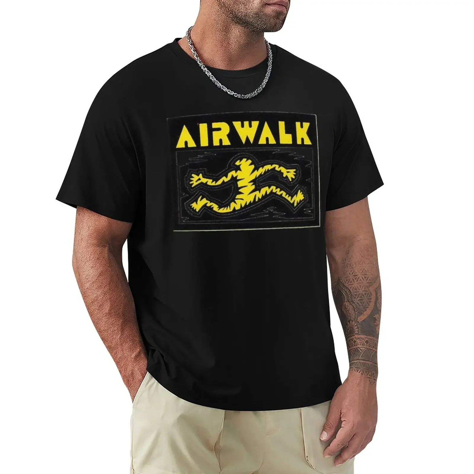 Laufender Mann, Airwalk Schuhe Skateboard Design. T-Shirt Classica Grafica Oversize Magliette Nere Per Uomo