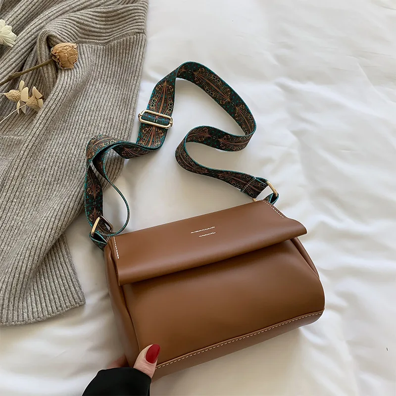 

Сумка на плечо с широким ремнем, модная сумка на плечо, новинка 2024, женская маленькая квадратная сумка, простые женские сумки через плечо из искусственной кожи с текстурой в западном стиле