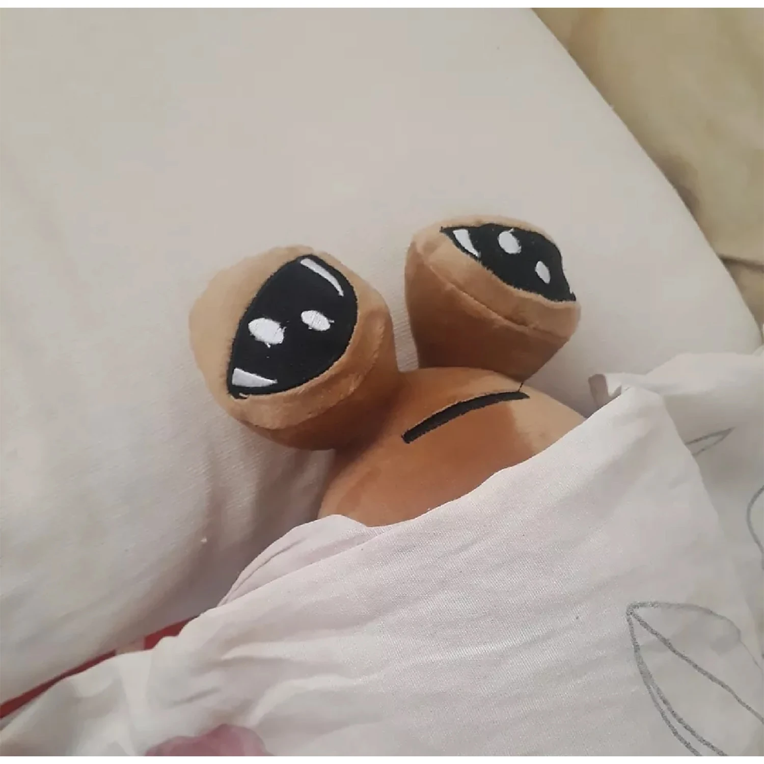 Cute, silly, sad, big eyed alien, take me home quickly. Big eyed alien plush toy, the best companion for children 5