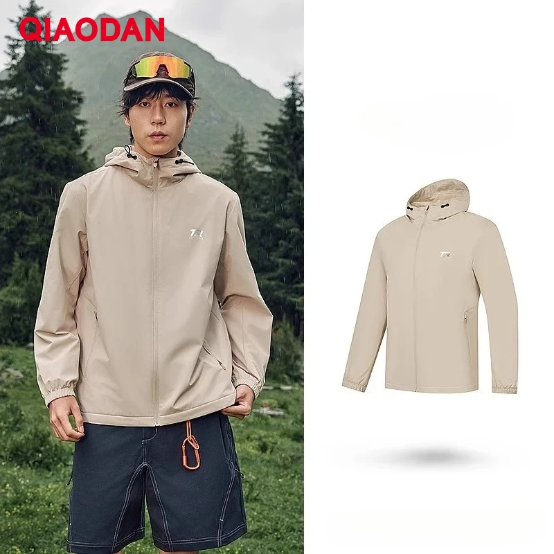 QIAODAN 남성용 방수 윈드 브레이커 2025 가을 새로운 후드 레저 스포츠웨어 솔리드 야외 지퍼 오버 코트 XFD33243305