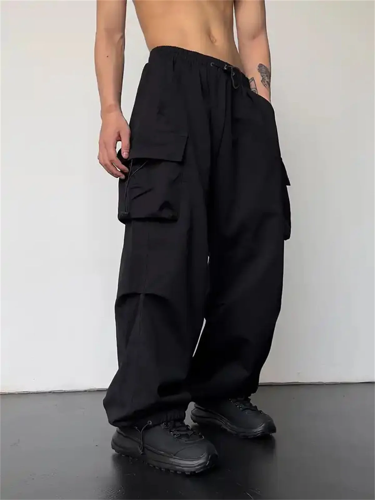 Schwarze Hip-Hop-Cargohose für Herren, lässig, Sommer, solide Hose mit mehreren Taschen, coole Bänder, Techwear, Hip-Hop-Jogginghose für Jungen – Detail 3