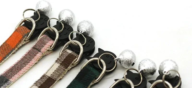 Katzenhalsband mit Schnalle und verstellbarer Länge von 19 cm bis 32 cm.